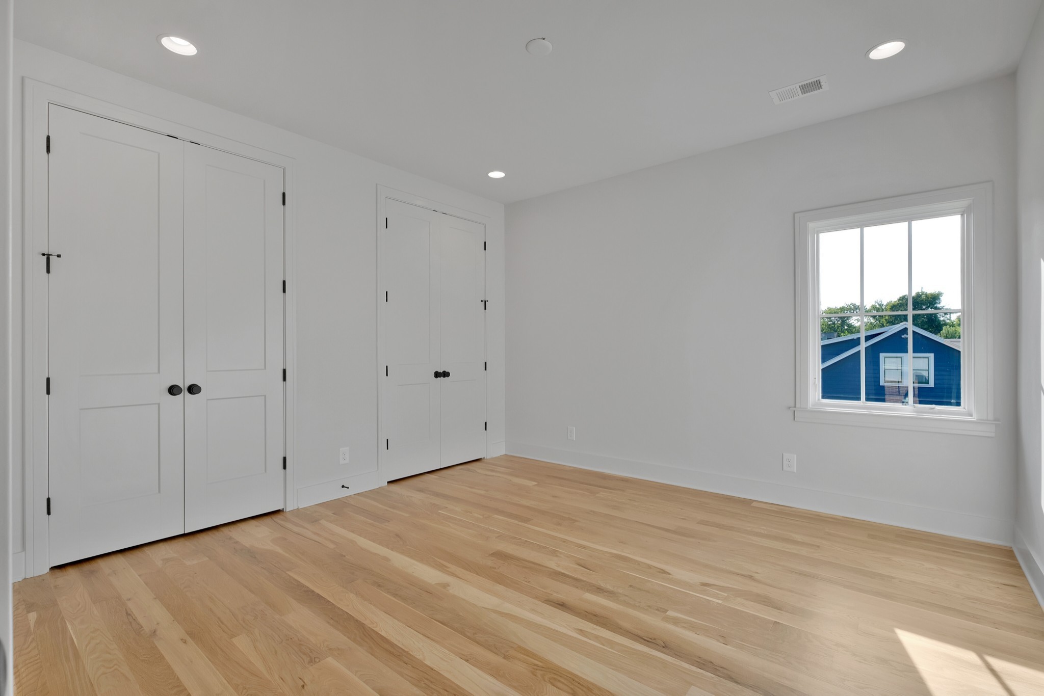 4033 Westlawn Dr