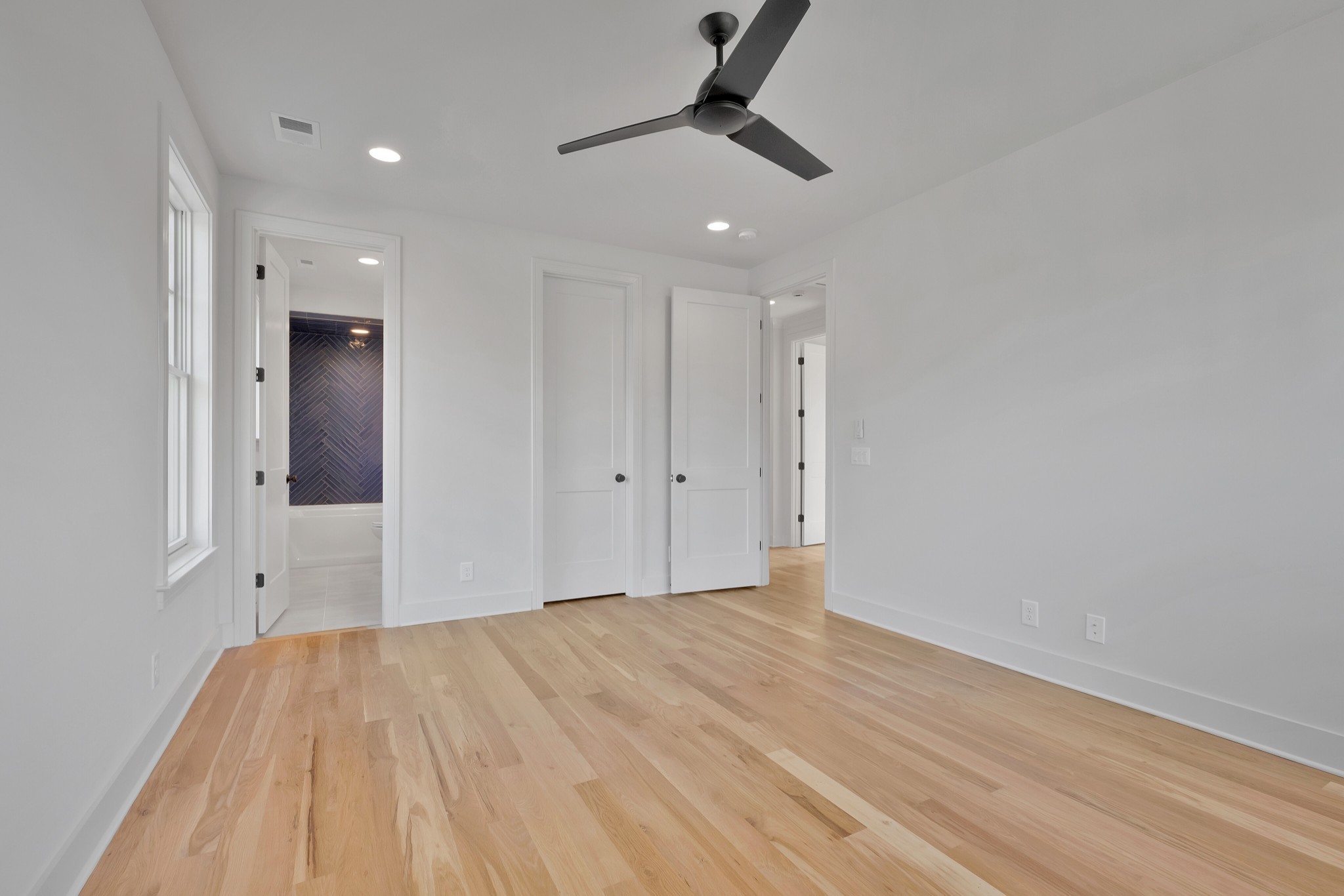 4033 Westlawn Dr
