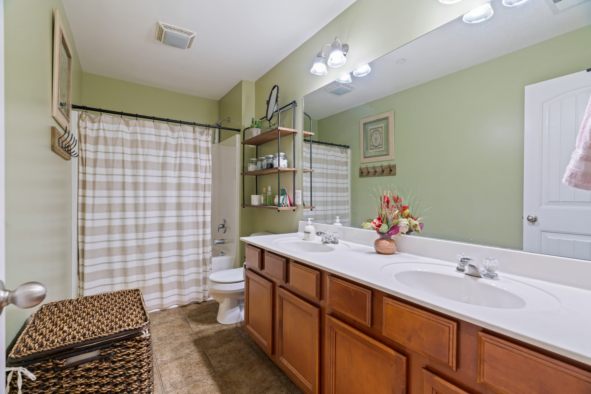 1351 Creekside Dr