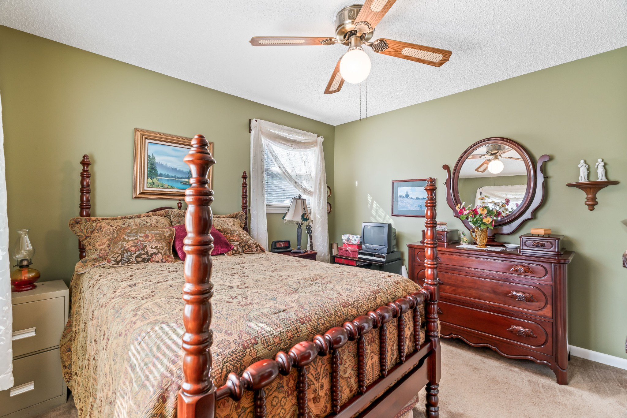 106 Creekwood Dr