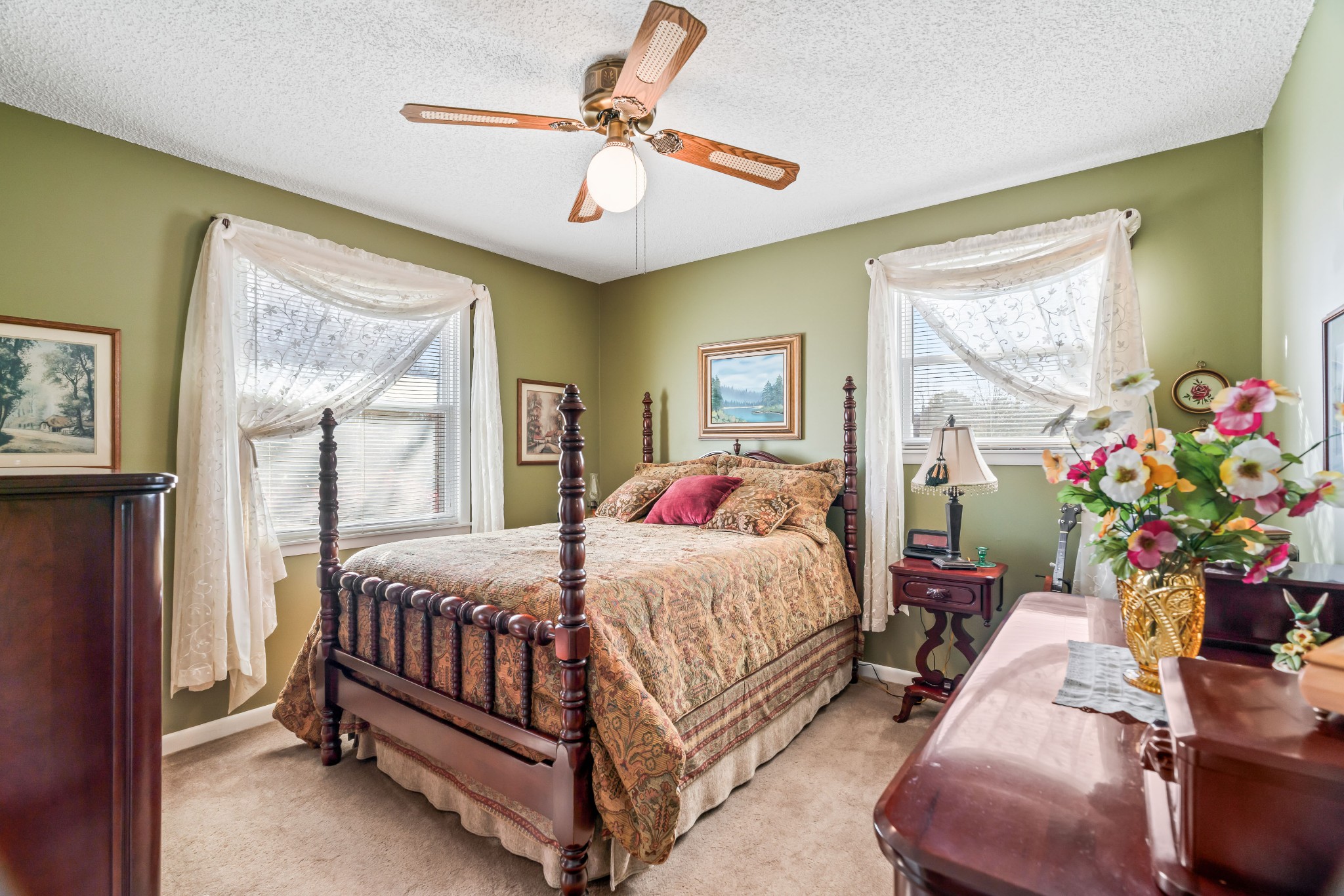 106 Creekwood Dr