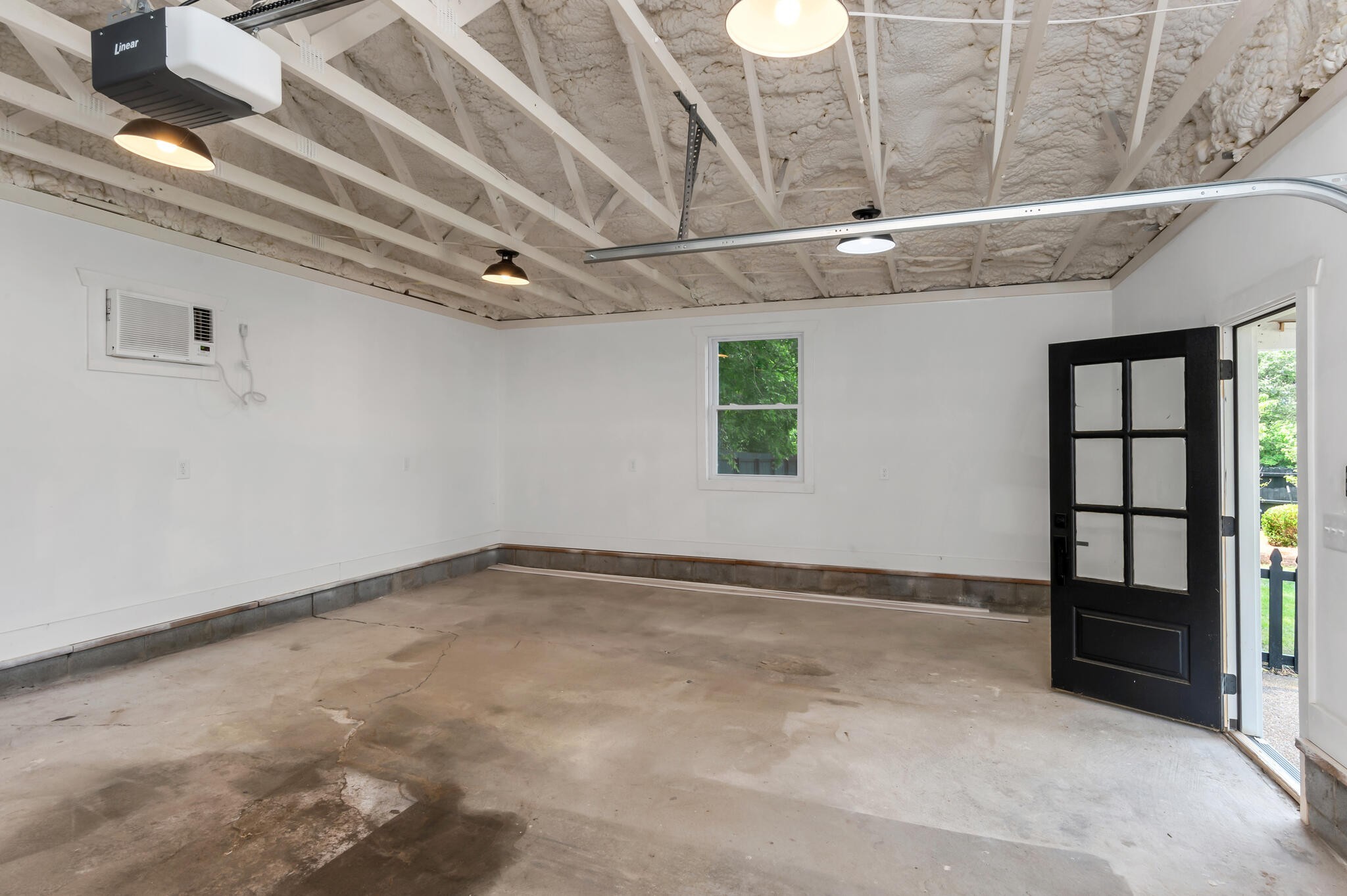 102 Dabney Dr