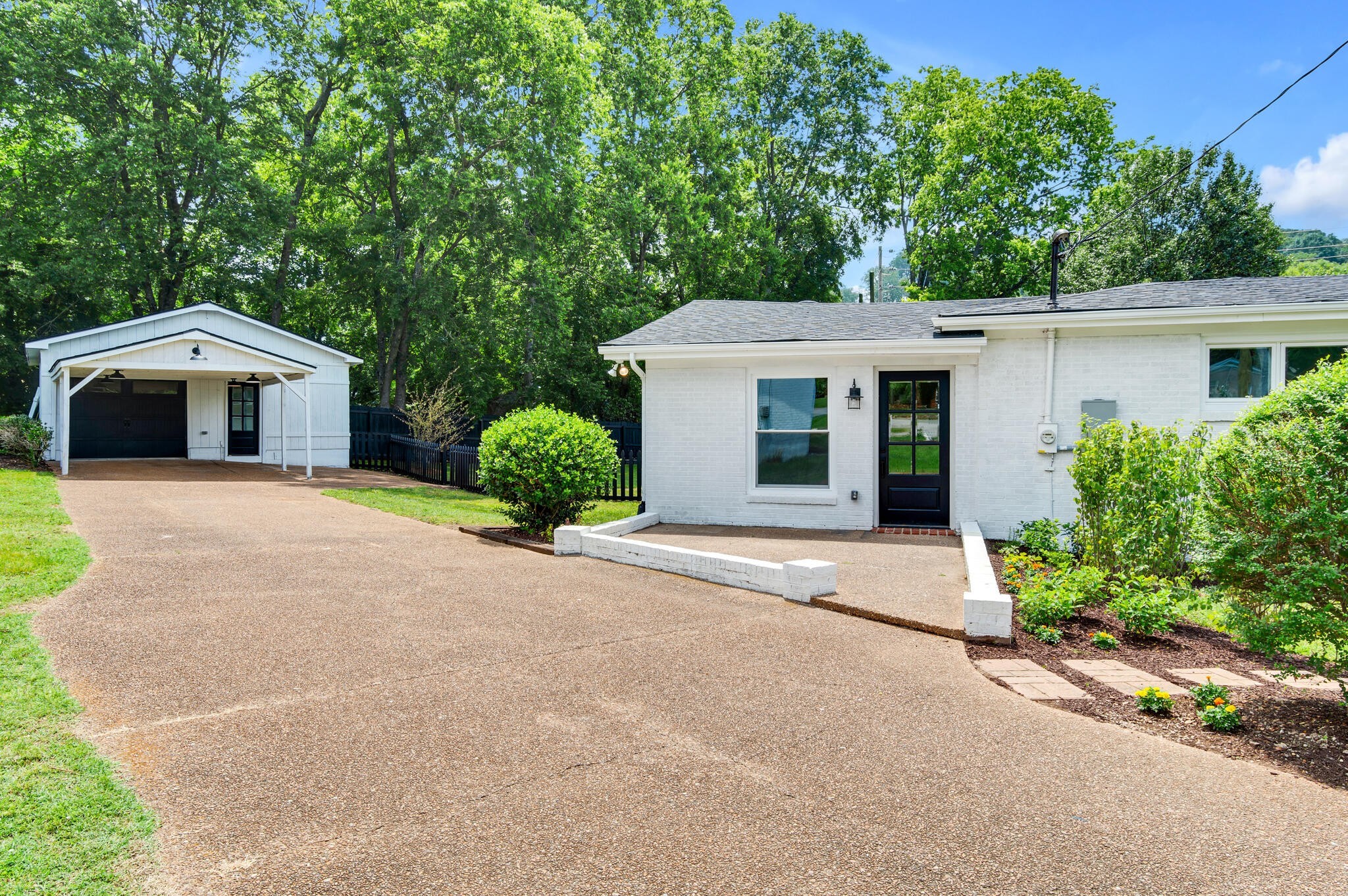 102 Dabney Dr