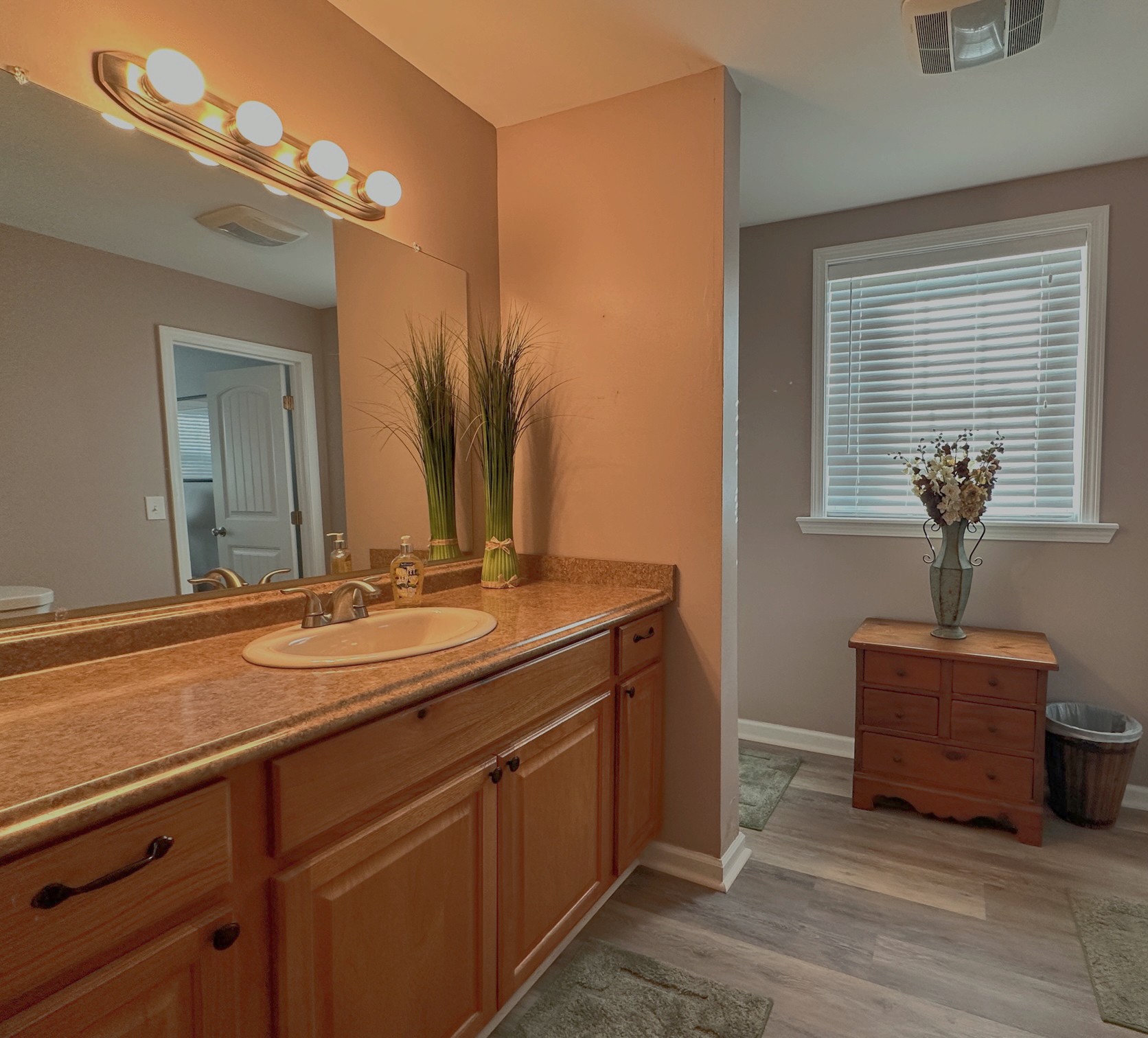 303 Raintree Dr