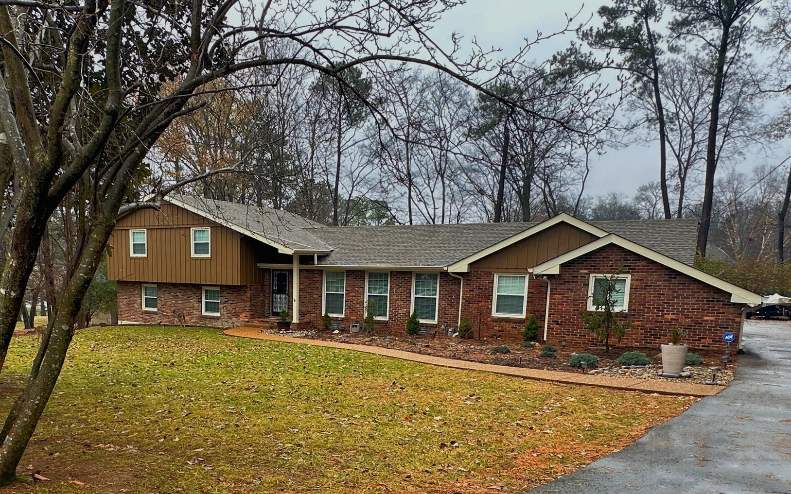 303 Raintree Dr