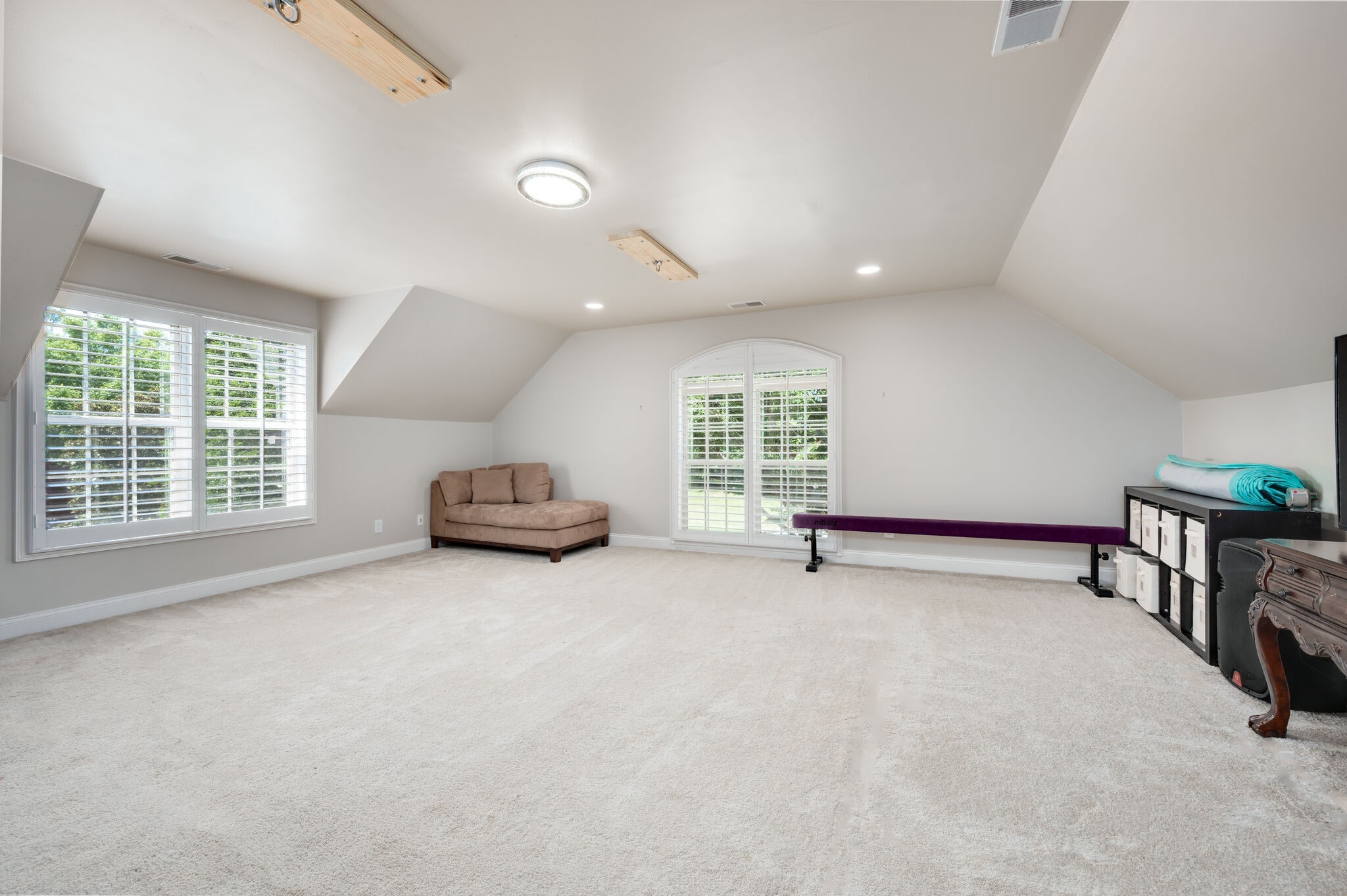 1034 Walnut Bend Ln