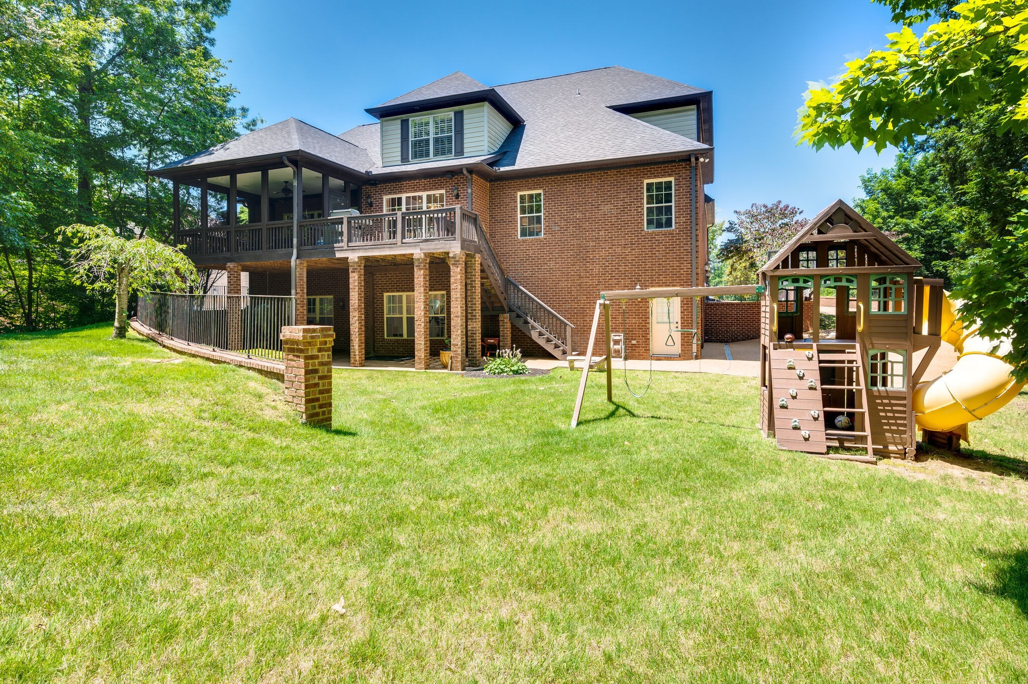 1034 Walnut Bend Ln