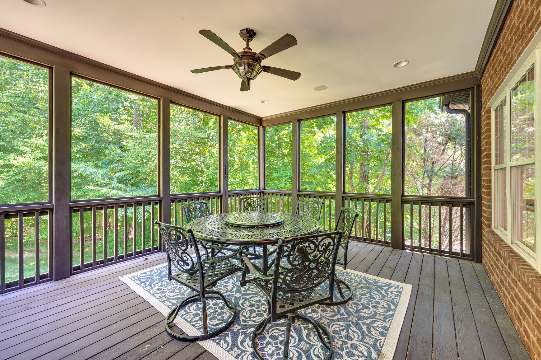 1034 Walnut Bend Ln