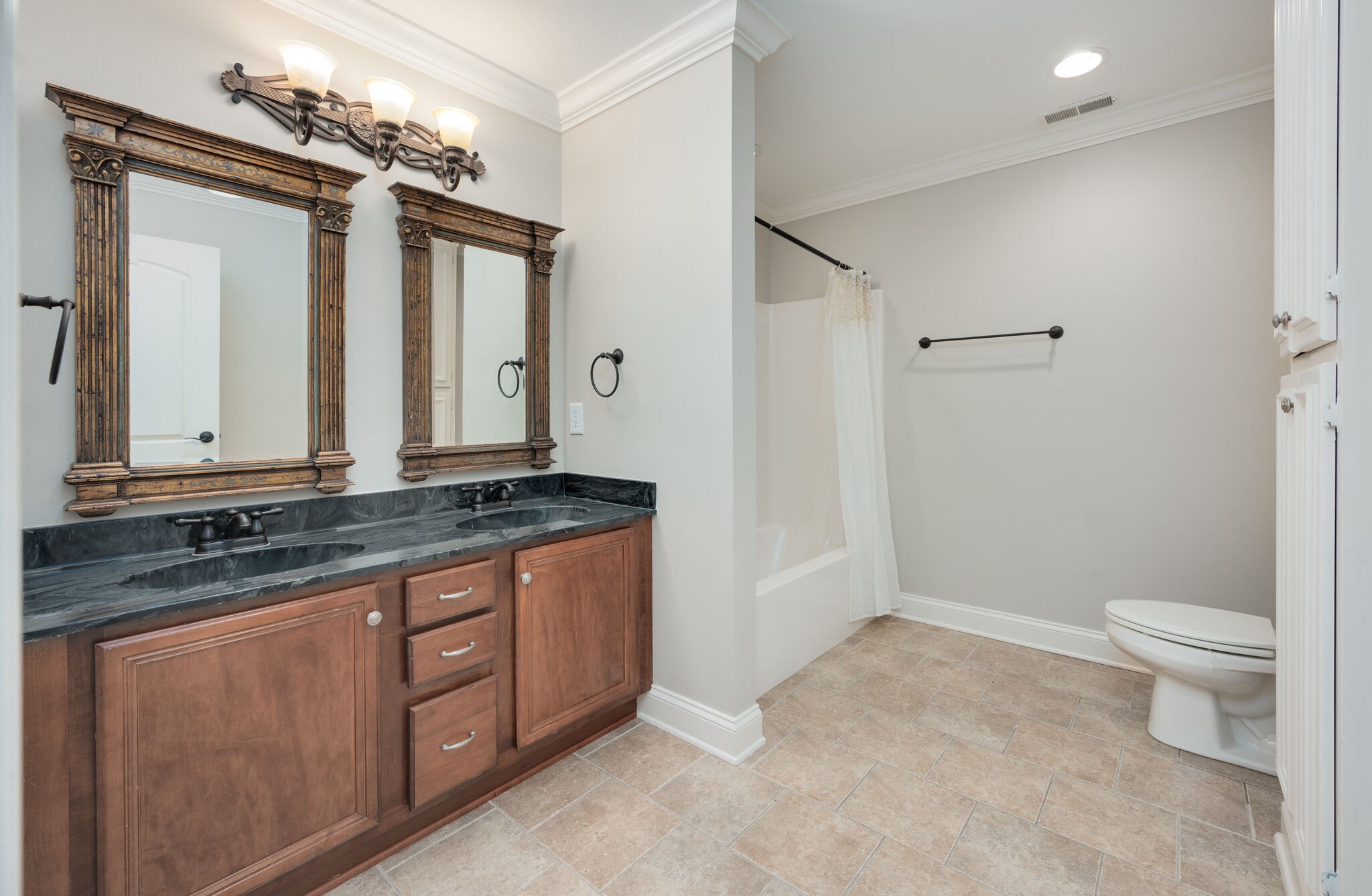 1034 Walnut Bend Ln