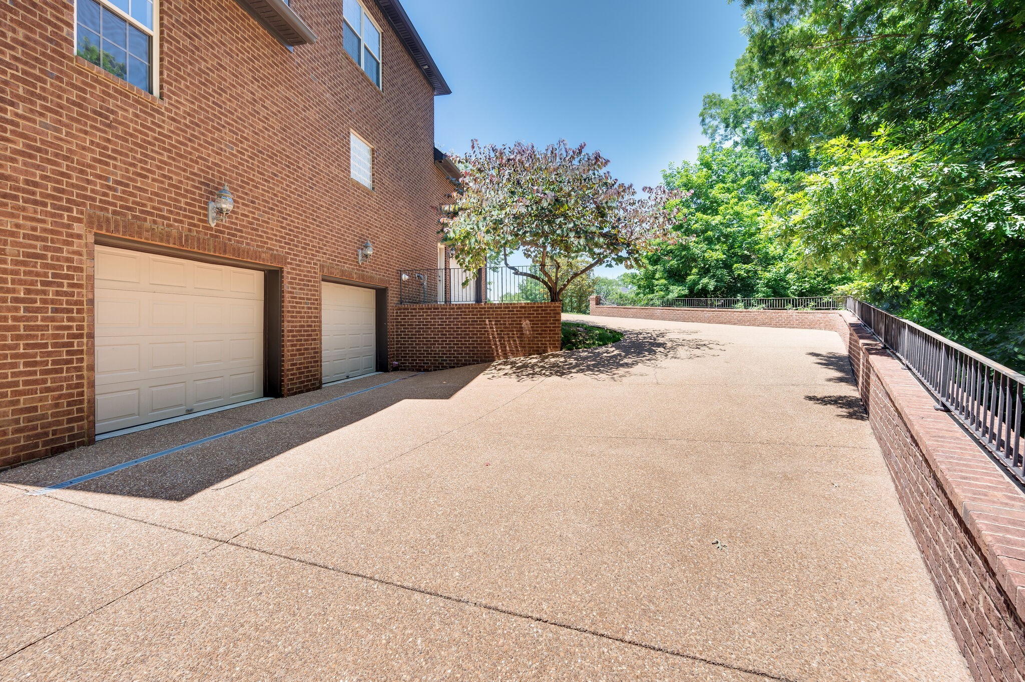 1034 Walnut Bend Ln