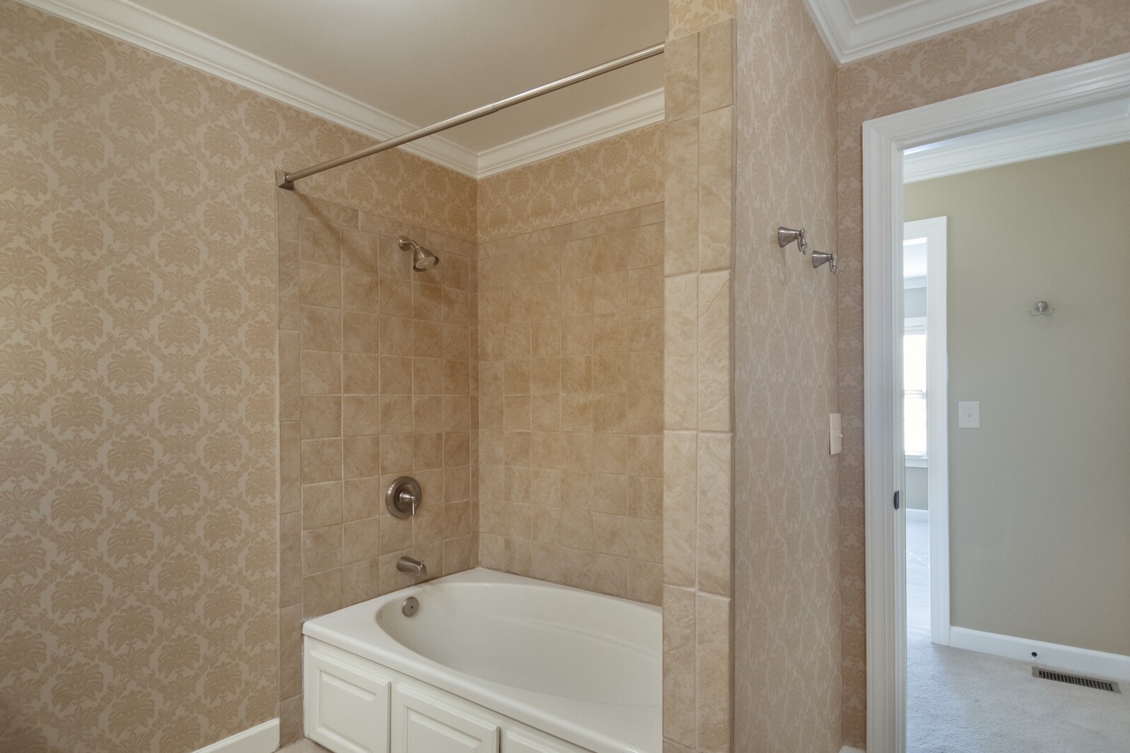 228 4th Ave, N Unit: 1