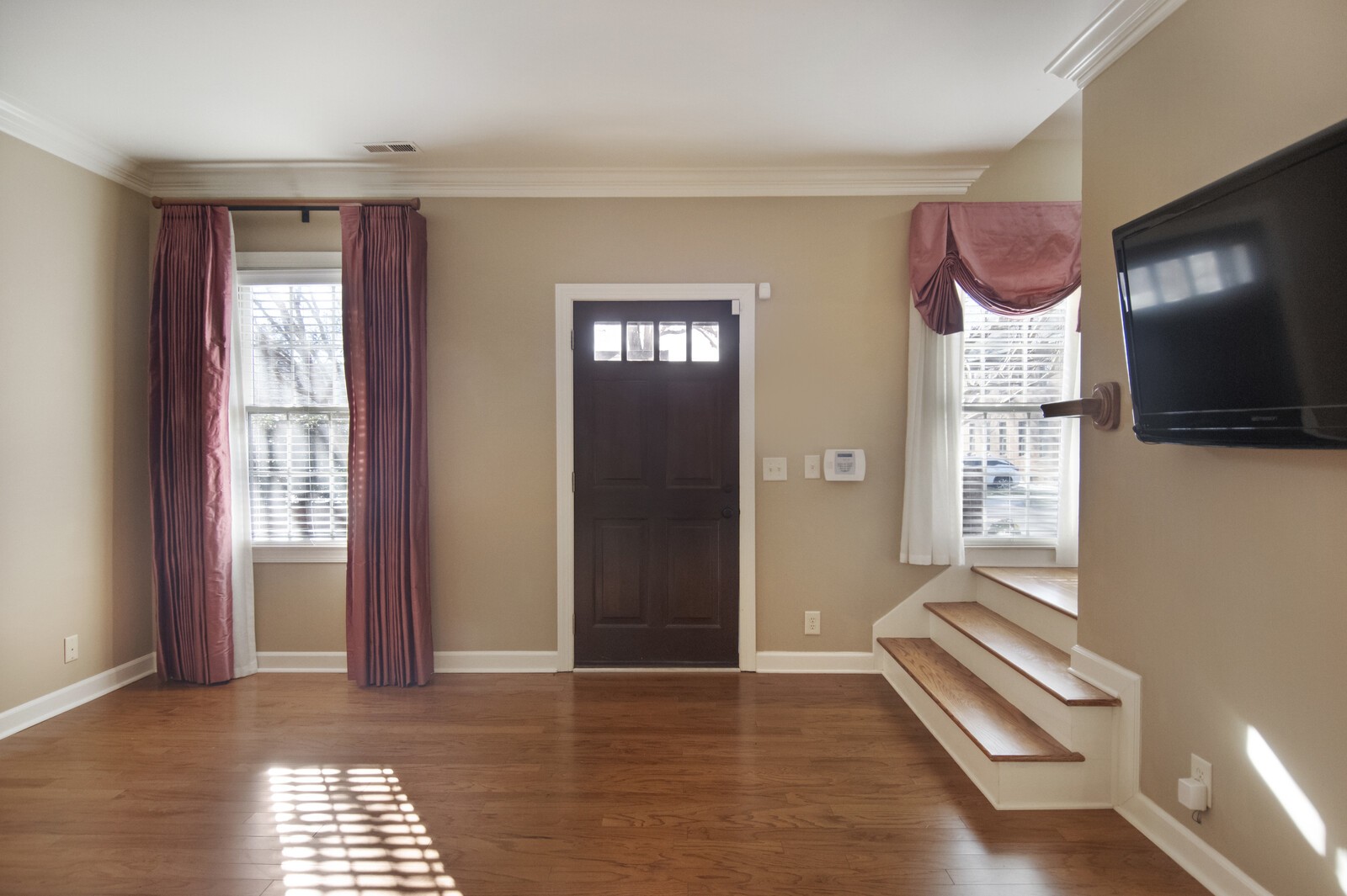 228 4th Ave, N Unit: 1