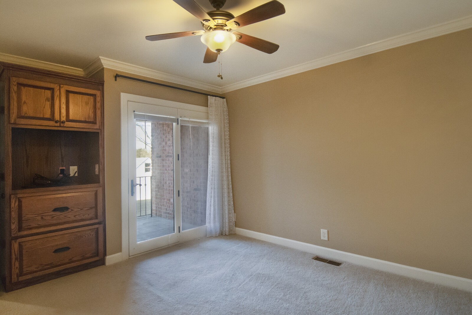 228 4th Ave, N Unit: 1