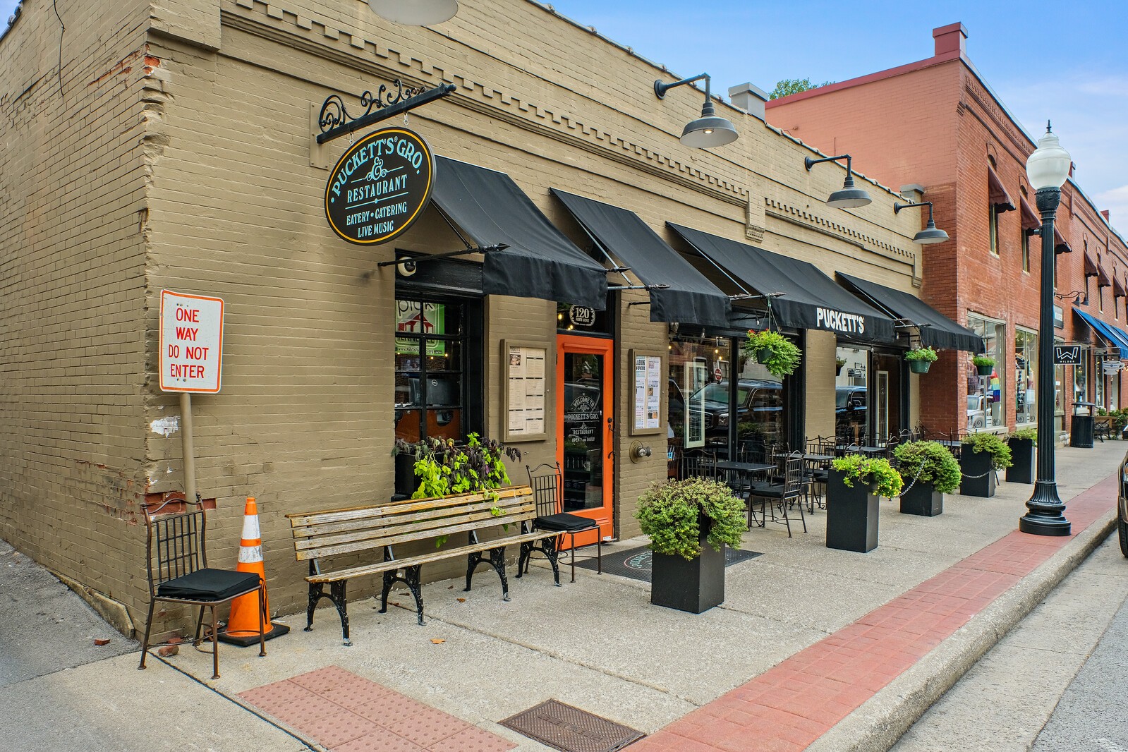 228 4th Ave, N Unit: 1