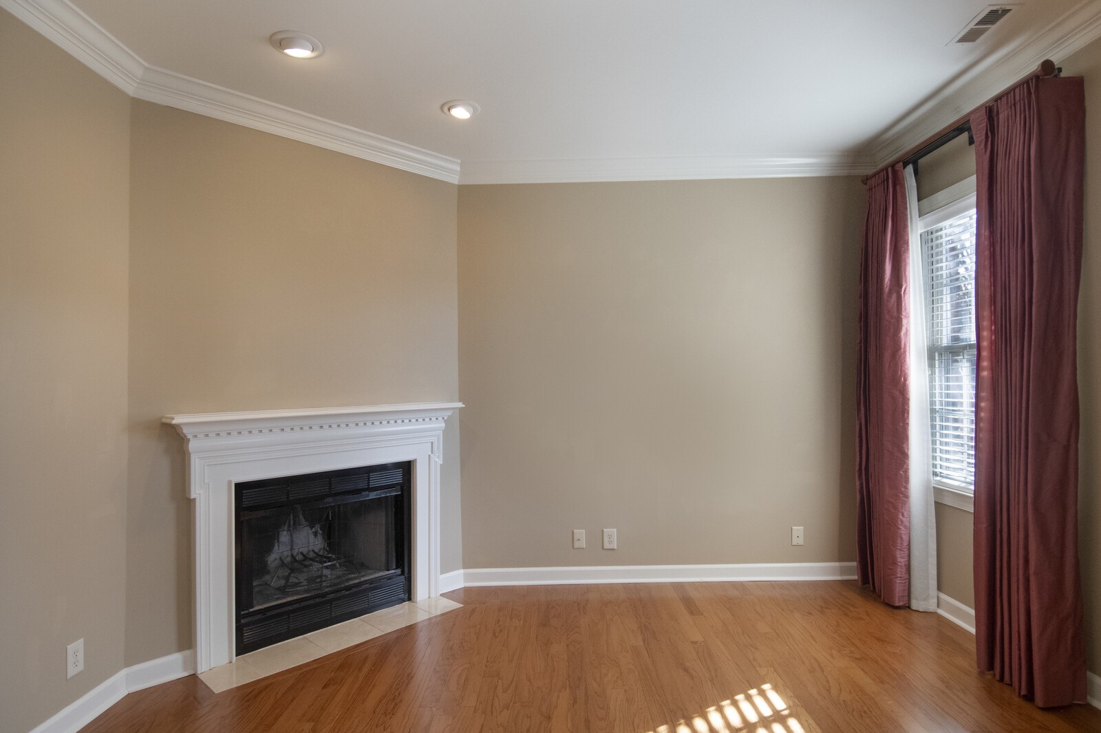 228 4th Ave, N Unit: 1