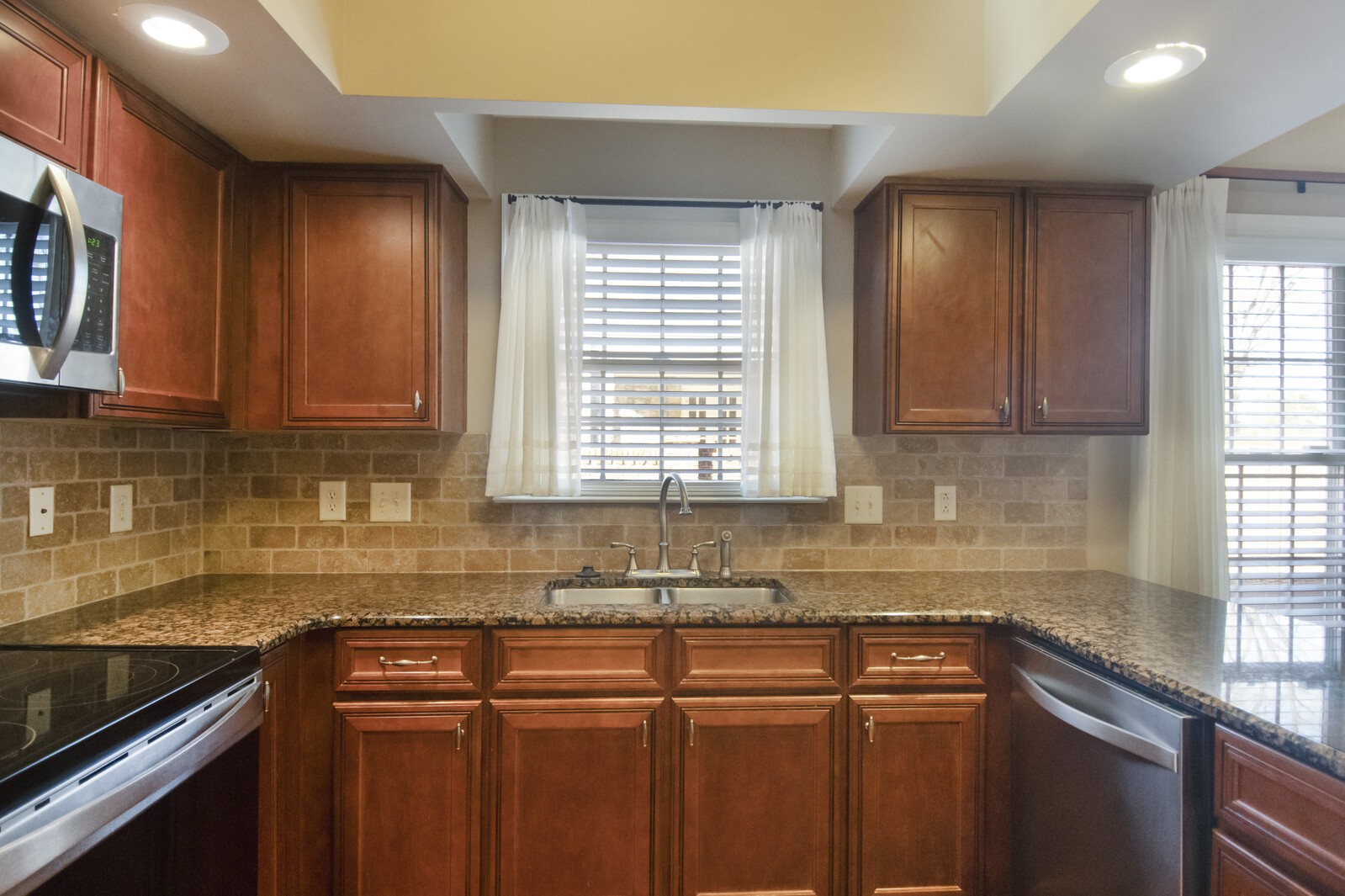 228 4th Ave, N Unit: 1