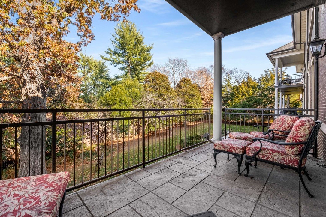 2411 Crestmoor Rd Unit: 101