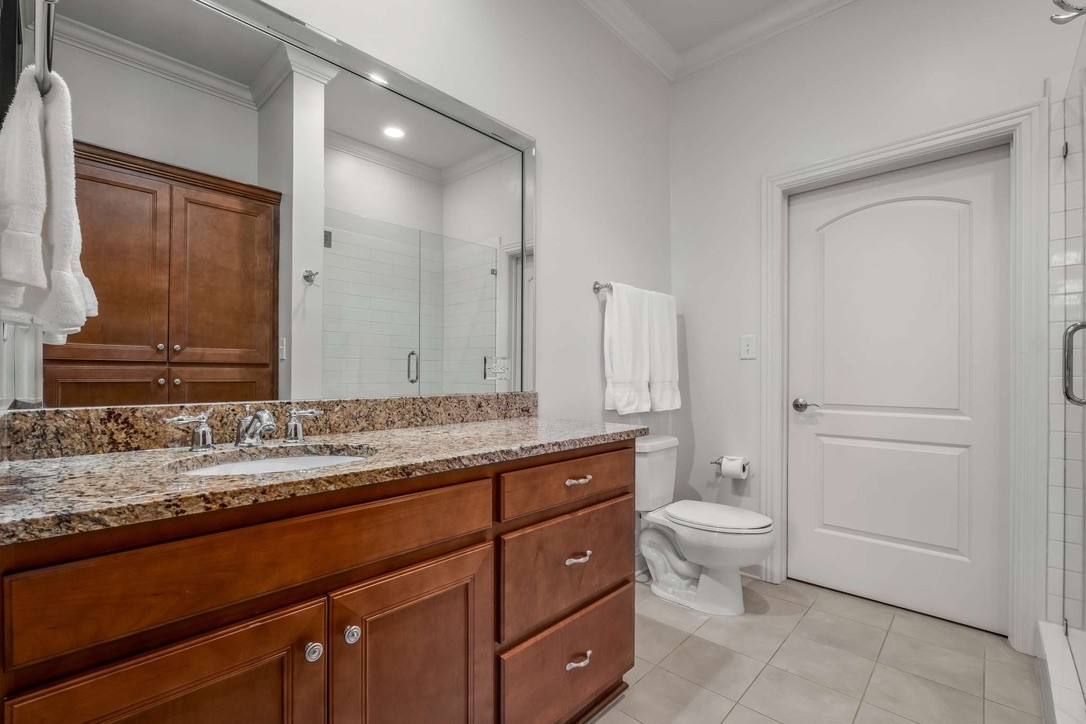 2411 Crestmoor Rd Unit: 101