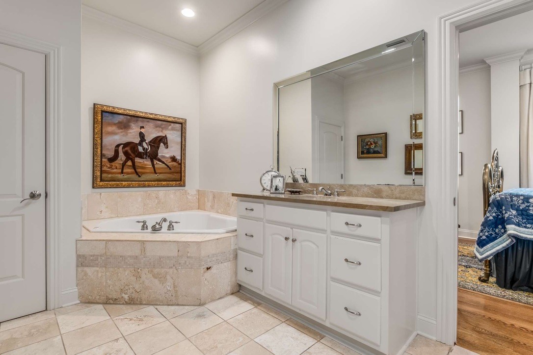 2411 Crestmoor Rd Unit: 101