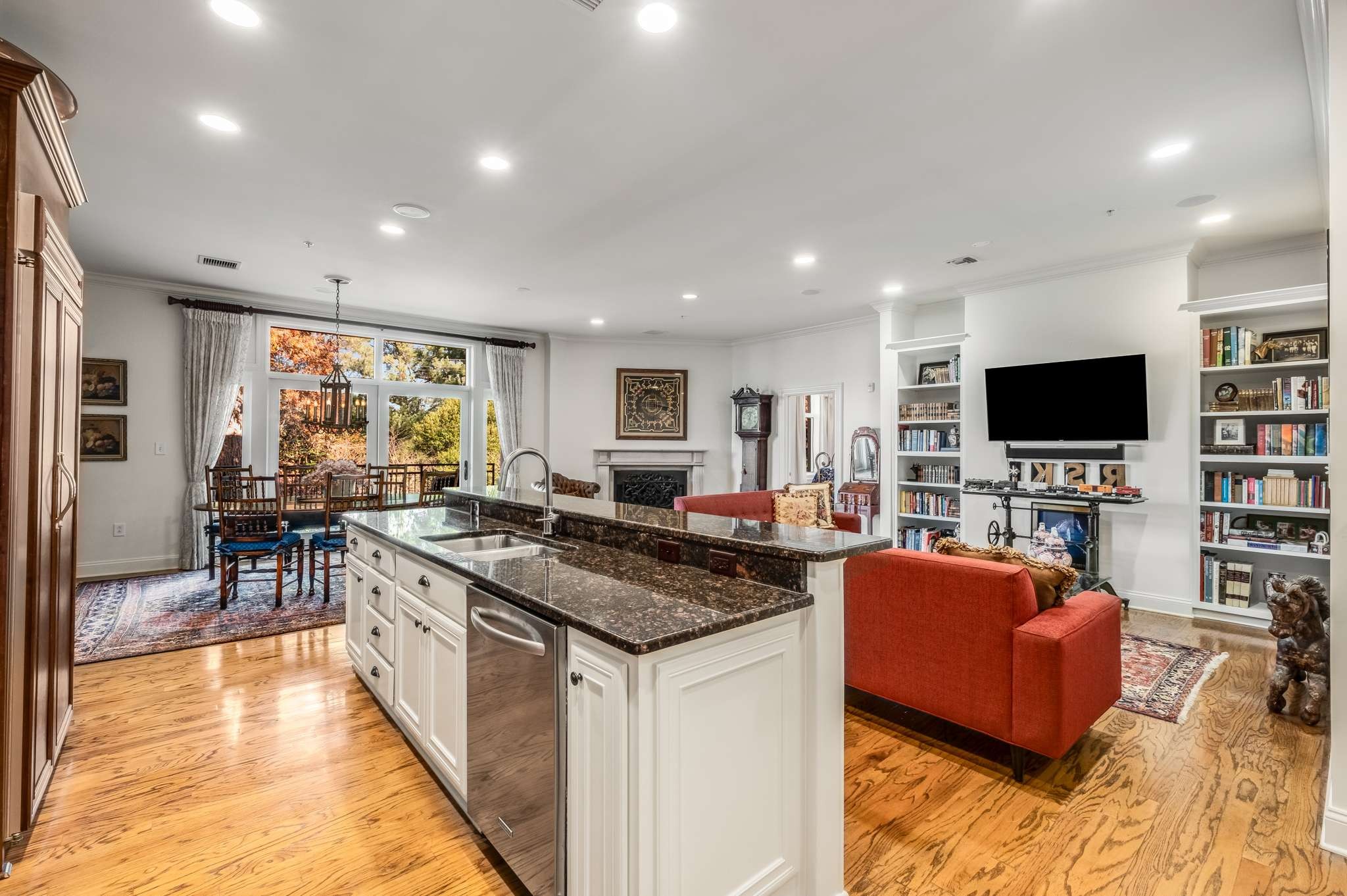 2411 Crestmoor Rd Unit: 101