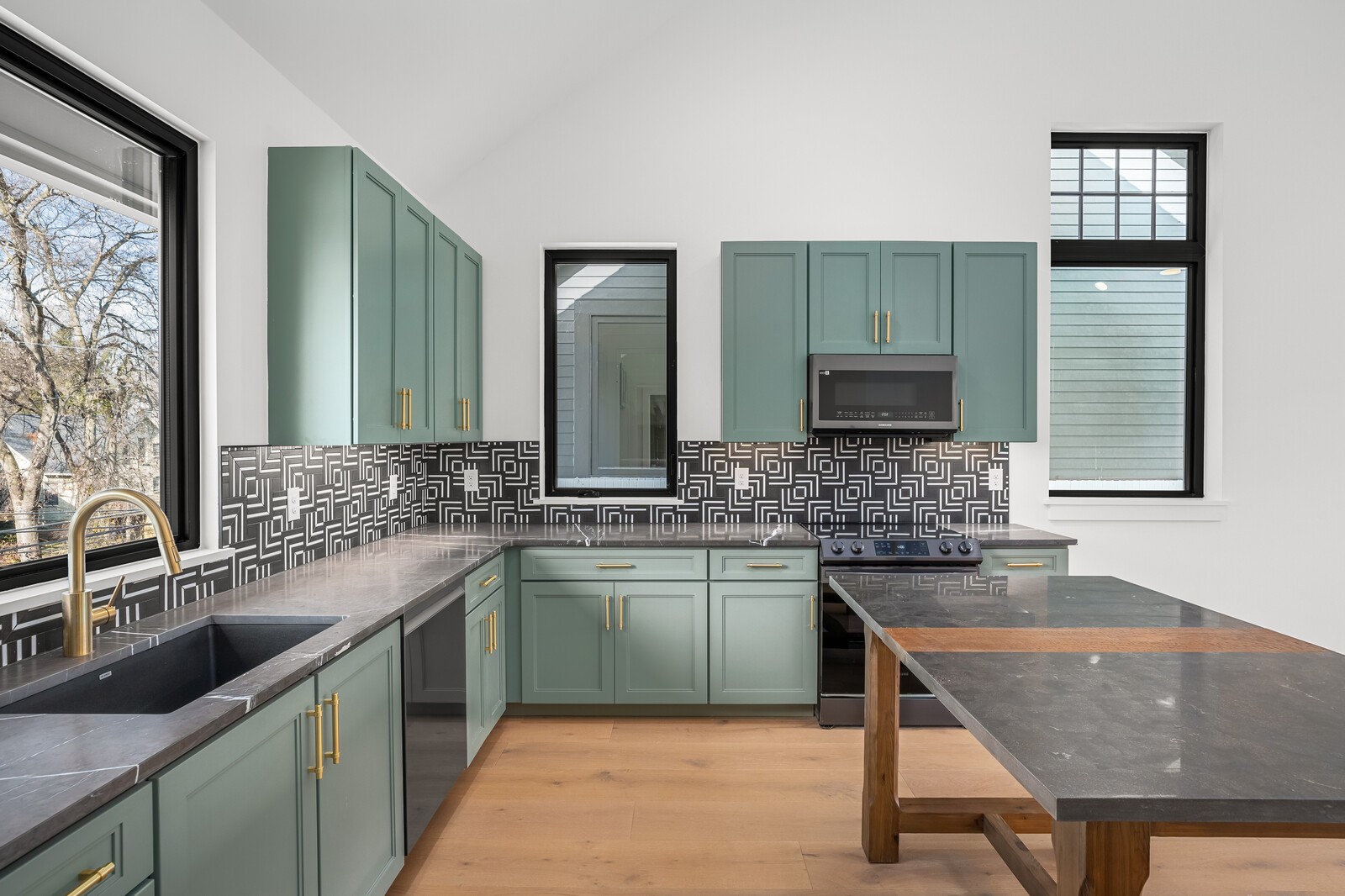 1501 16th Ave, S Unit: 4