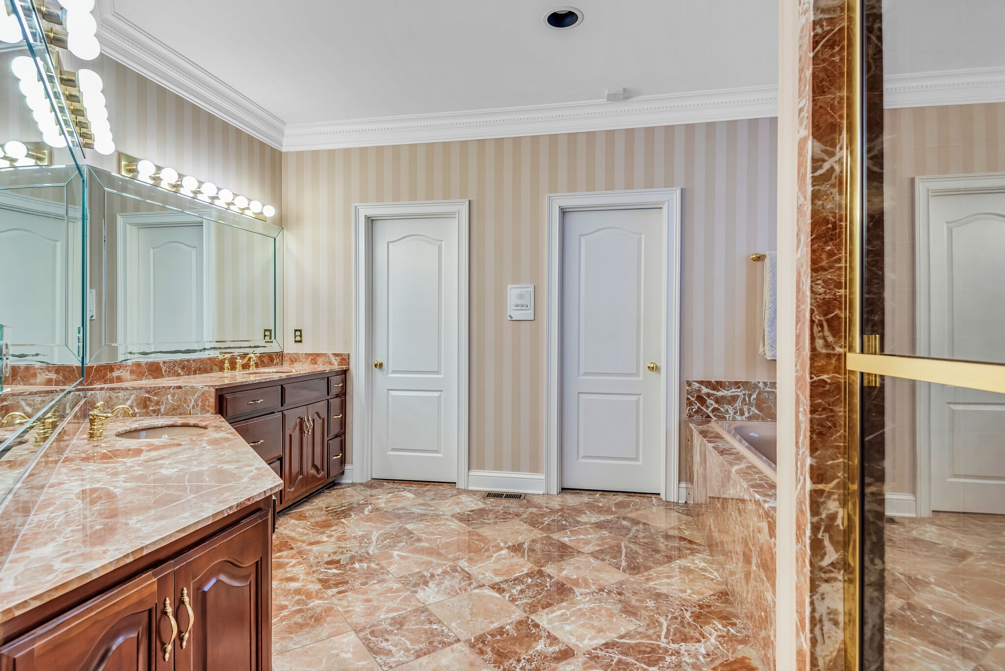 10 Castlewood Ct