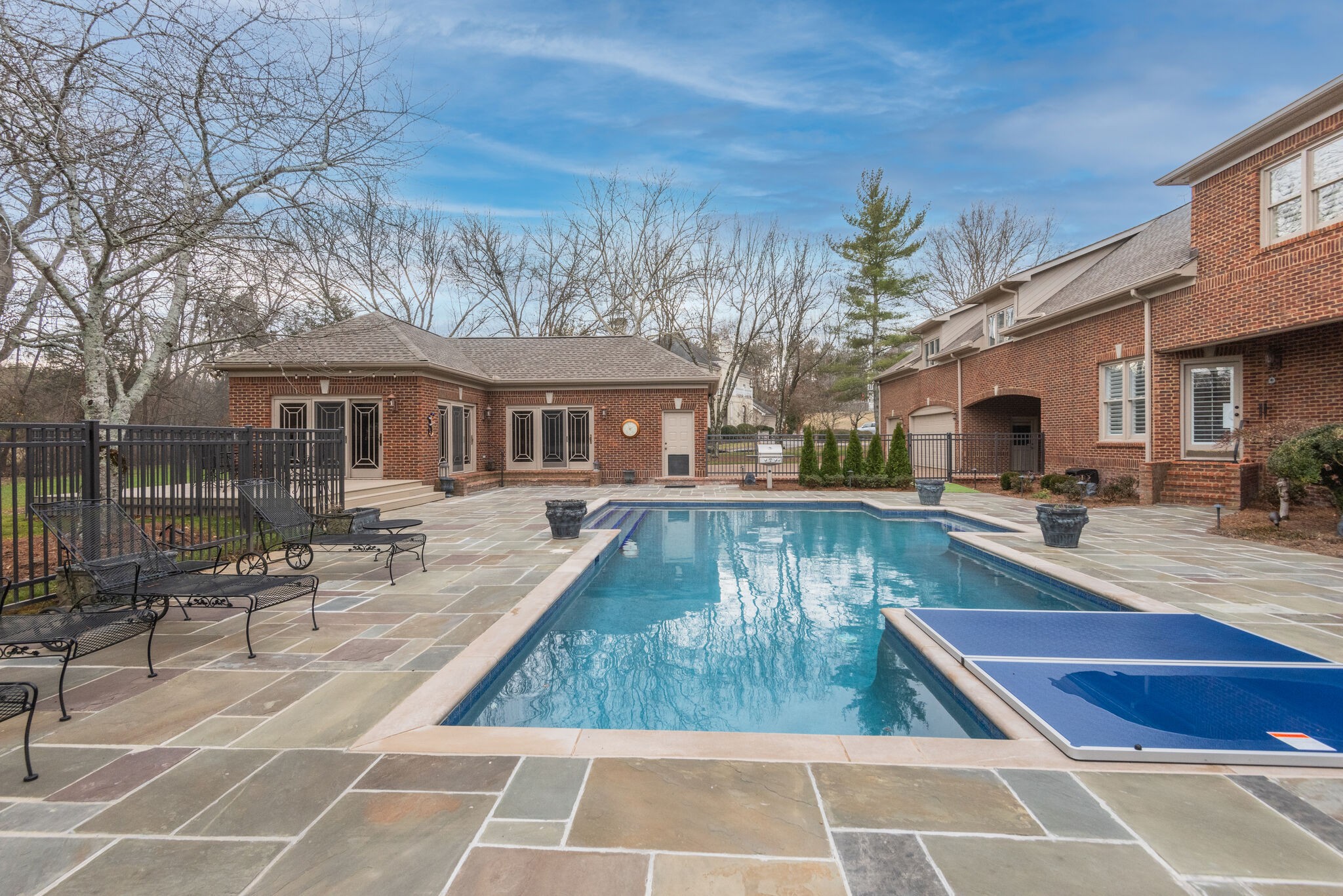 10 Castlewood Ct