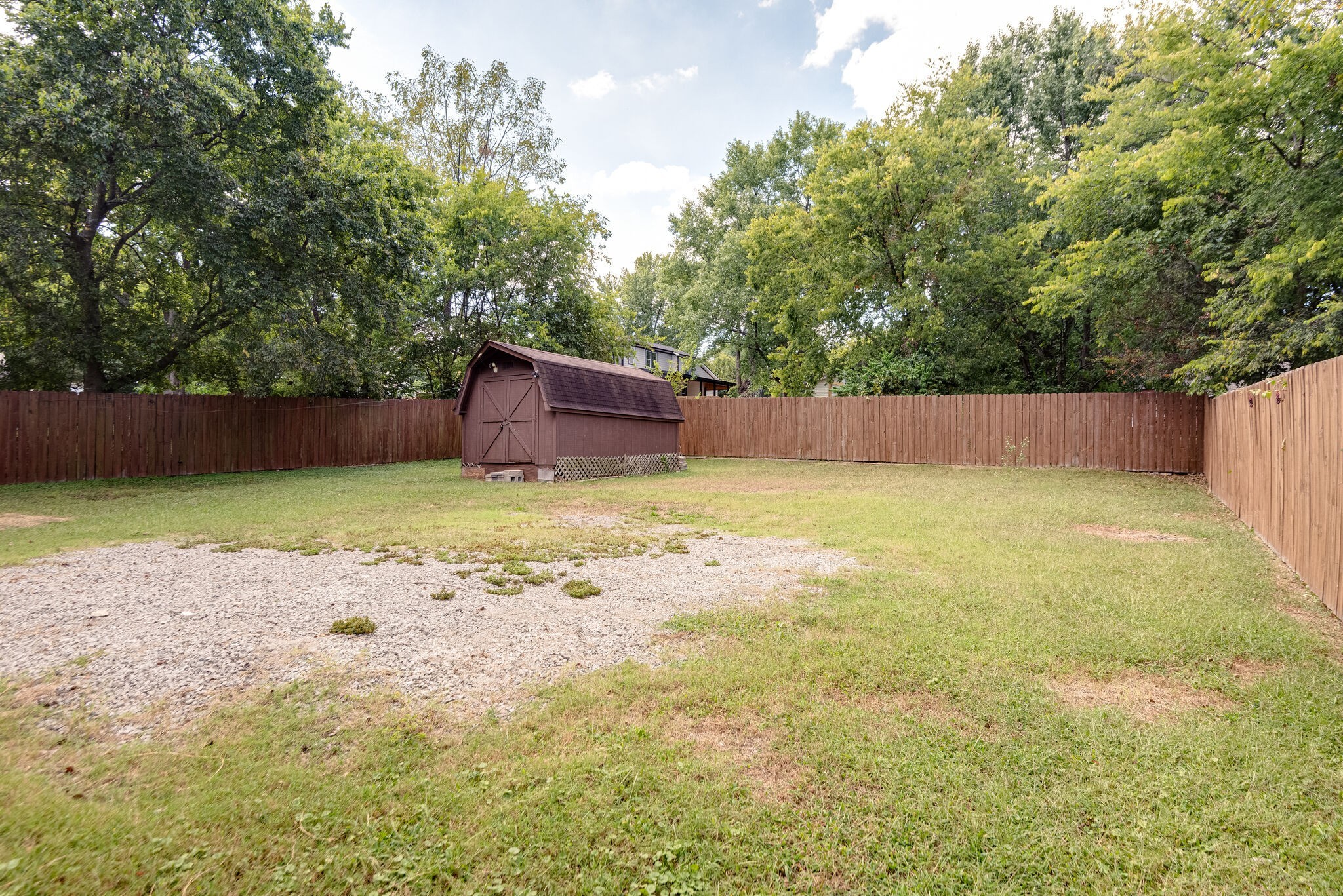 3015 Louise Dr