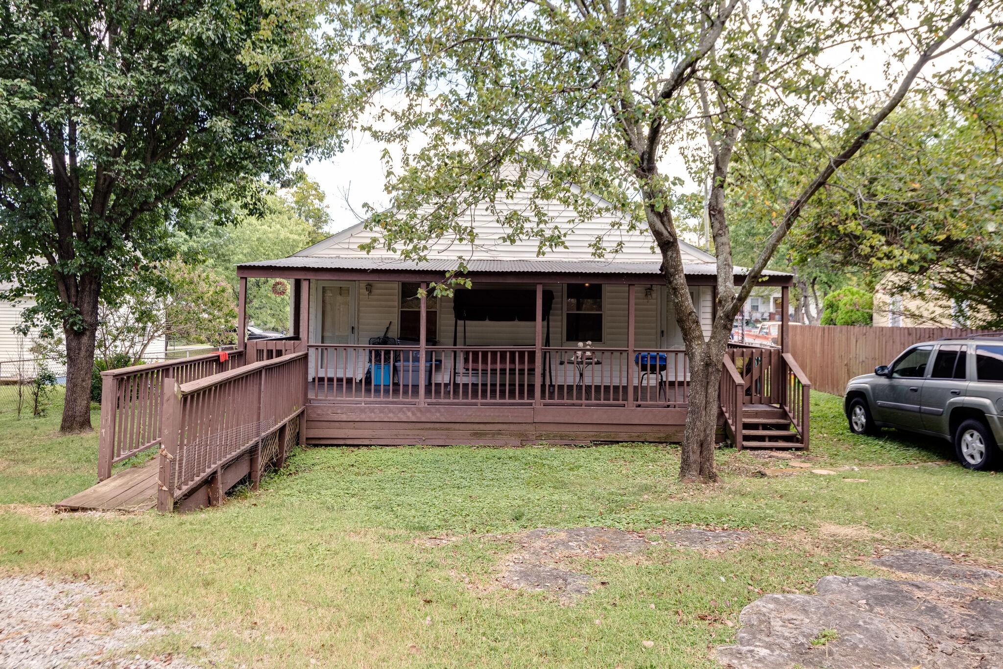 3015 Louise Dr
