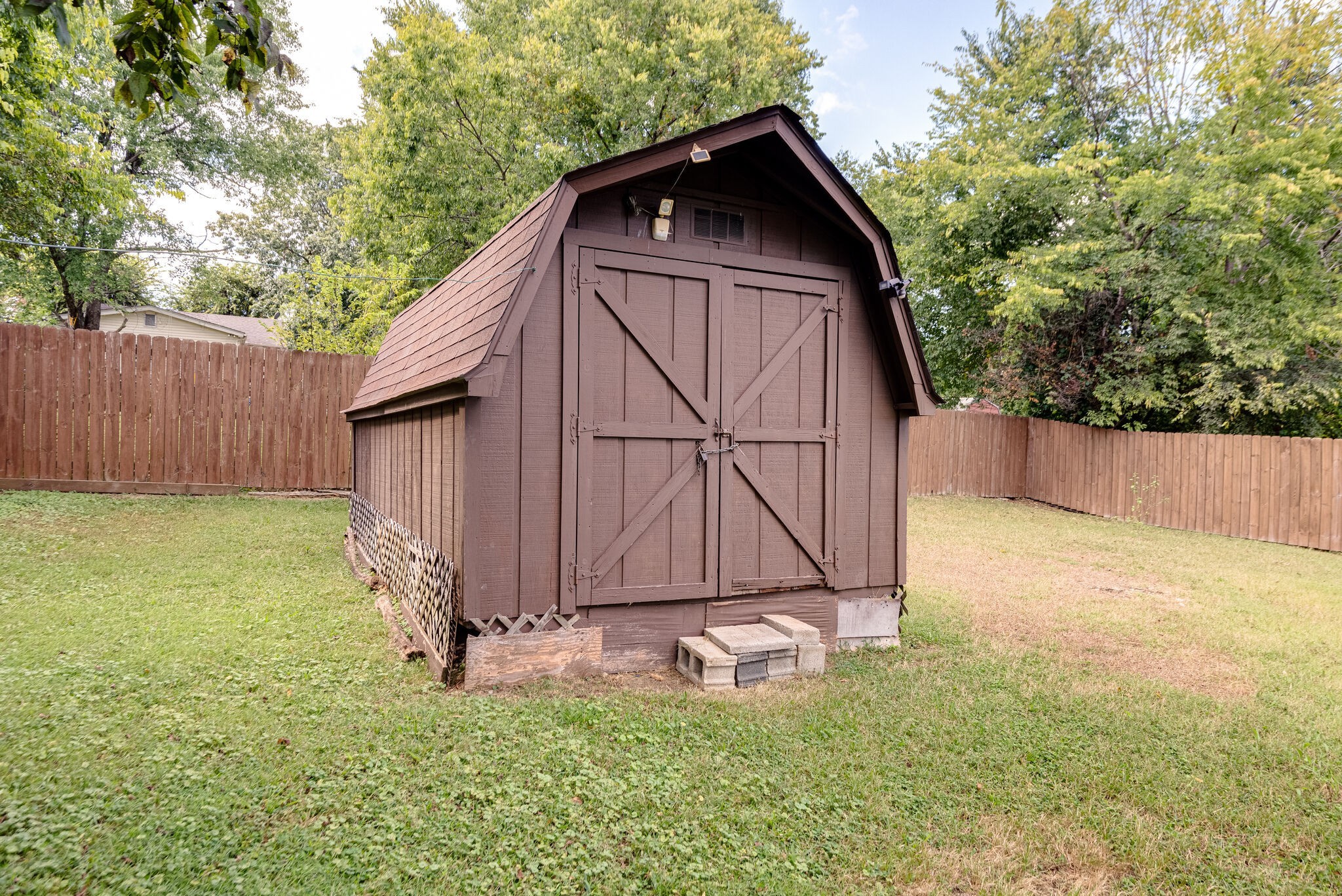3015 Louise Dr