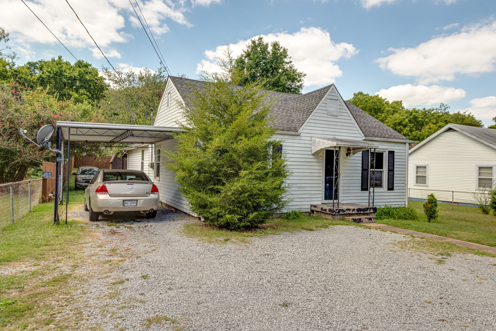 3015 Louise Dr