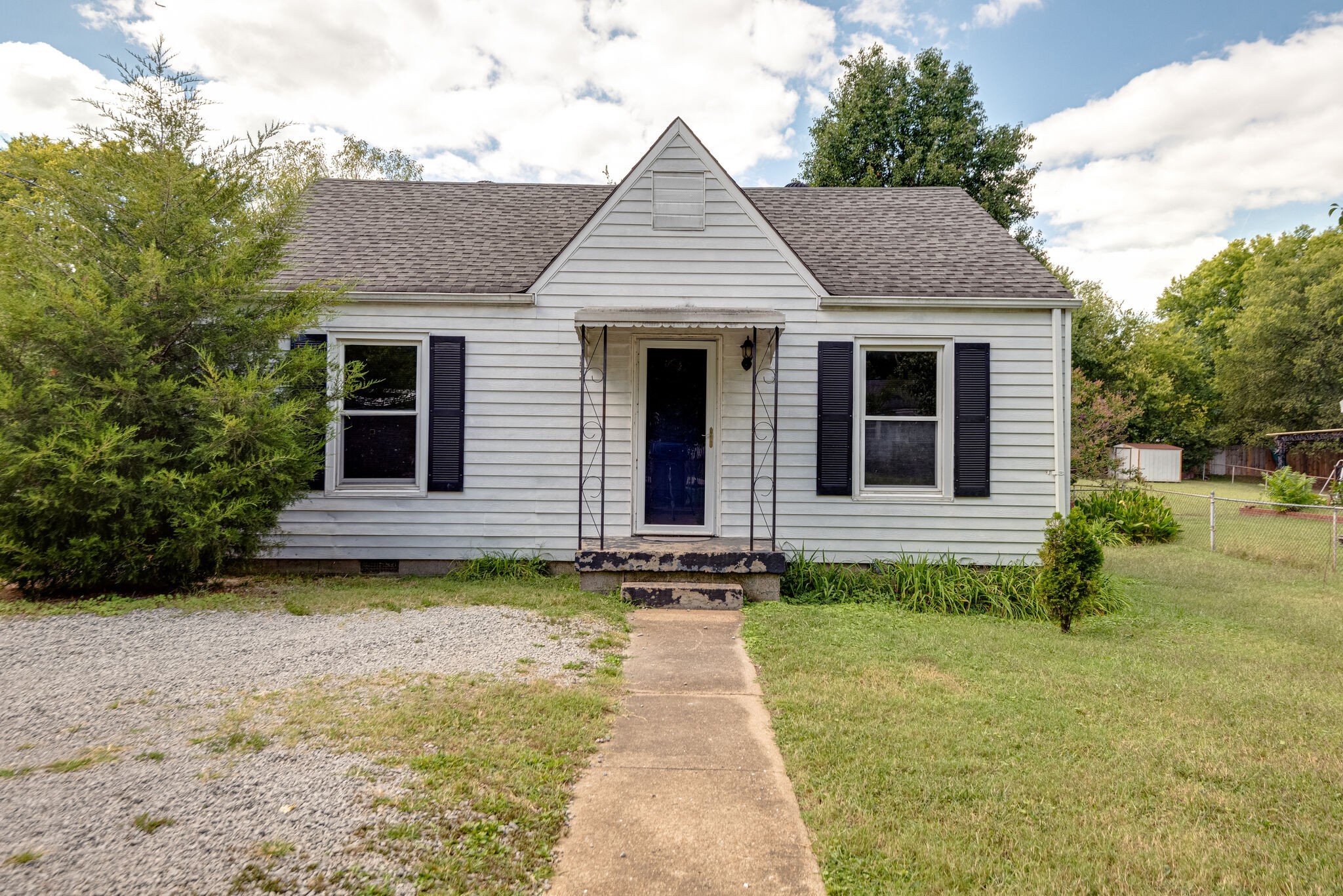 3015 Louise Dr