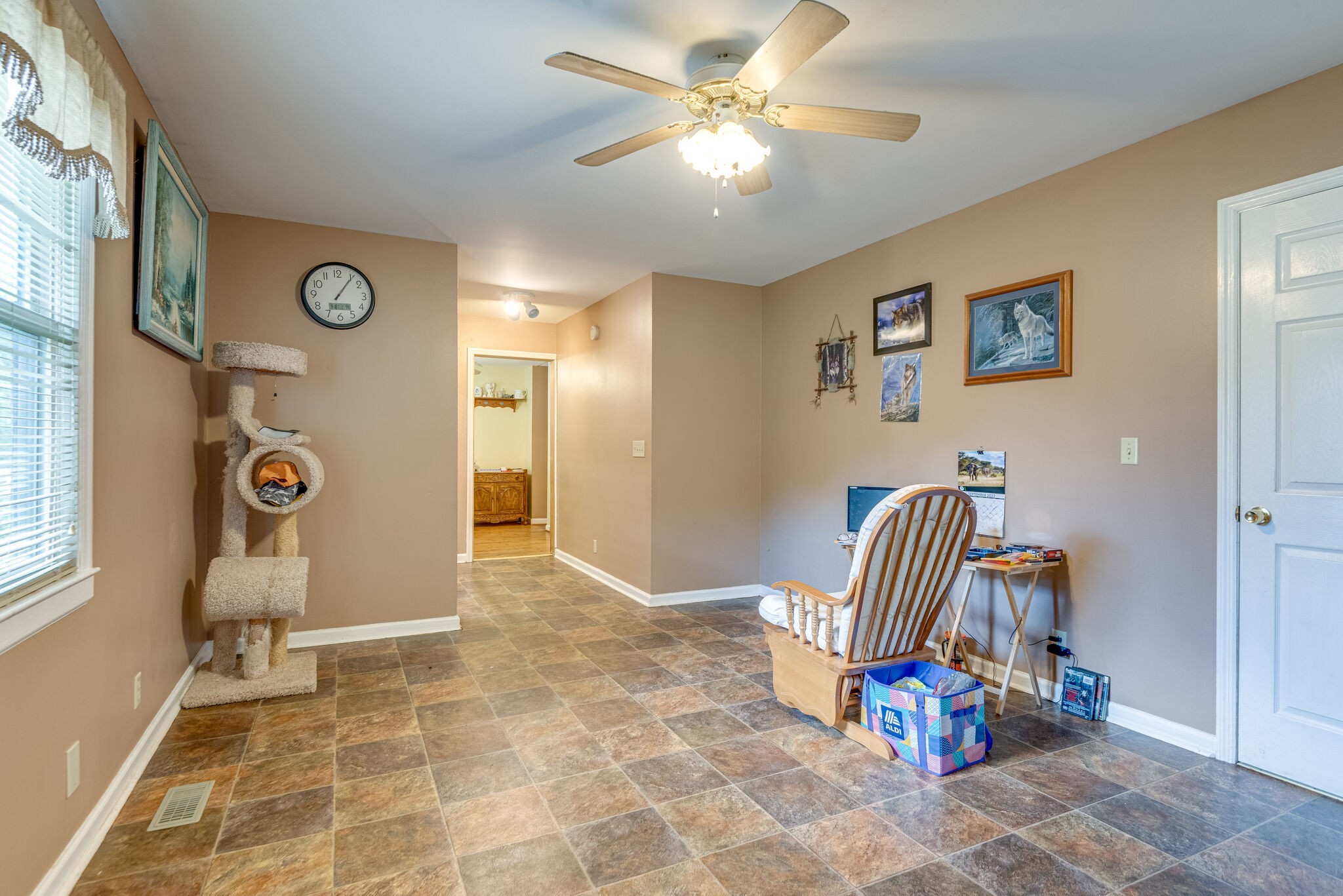 3015 Louise Dr