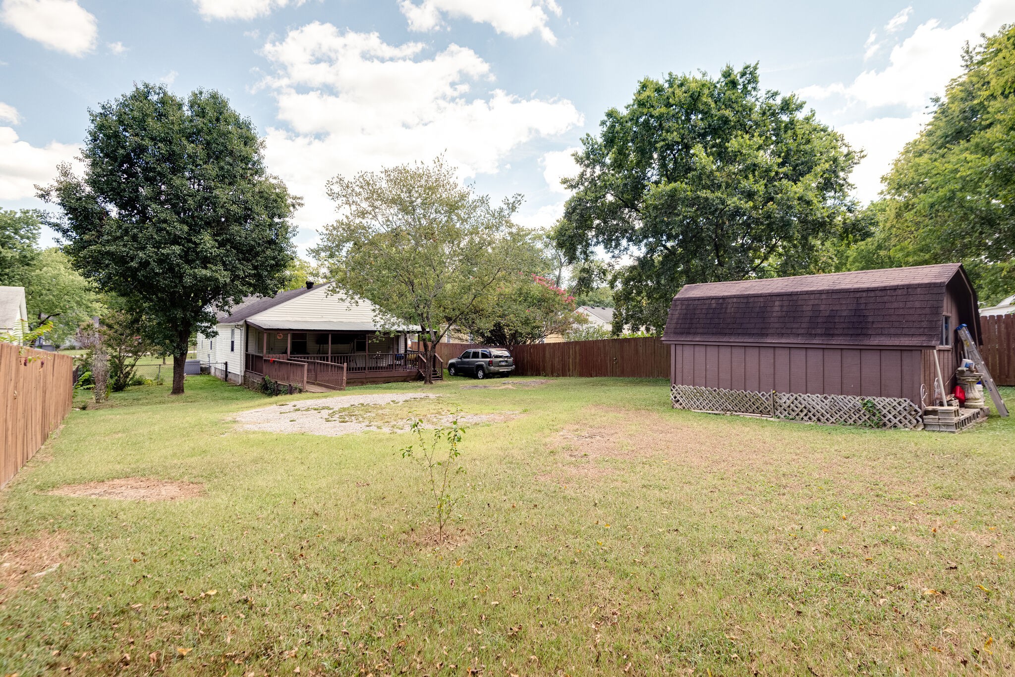 3015 Louise Dr