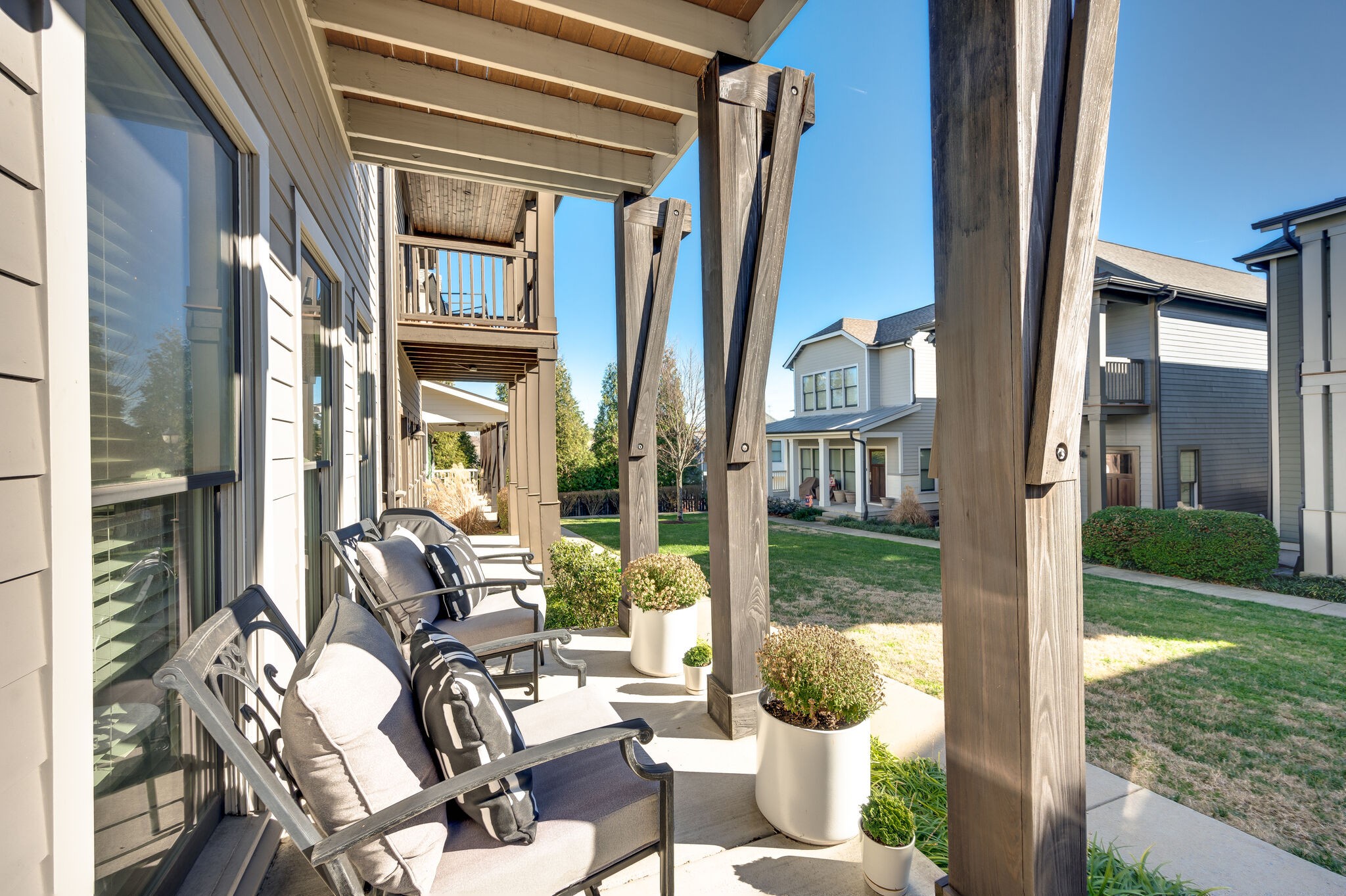 316 Artisan Ln
