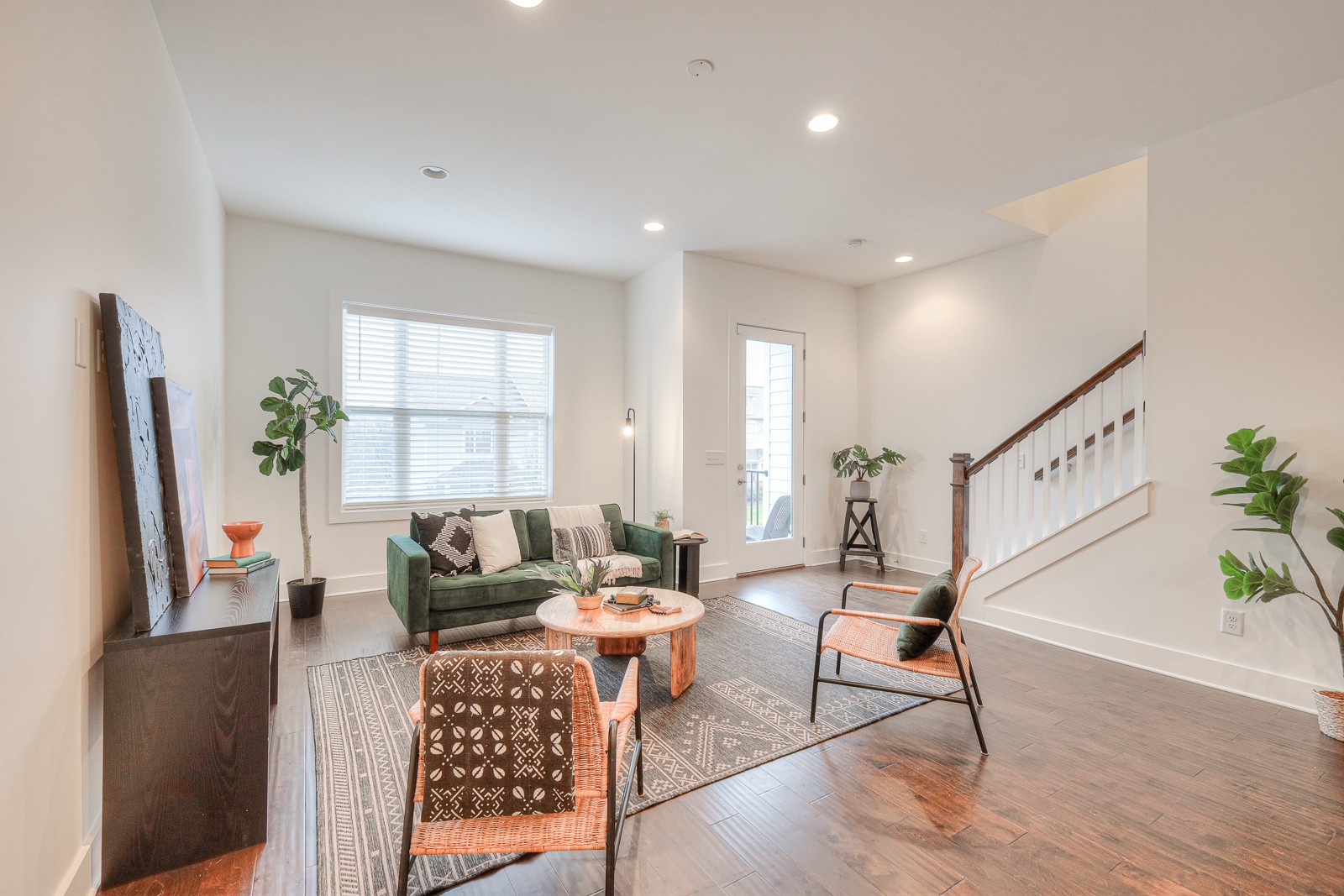 715 Vernon Ave