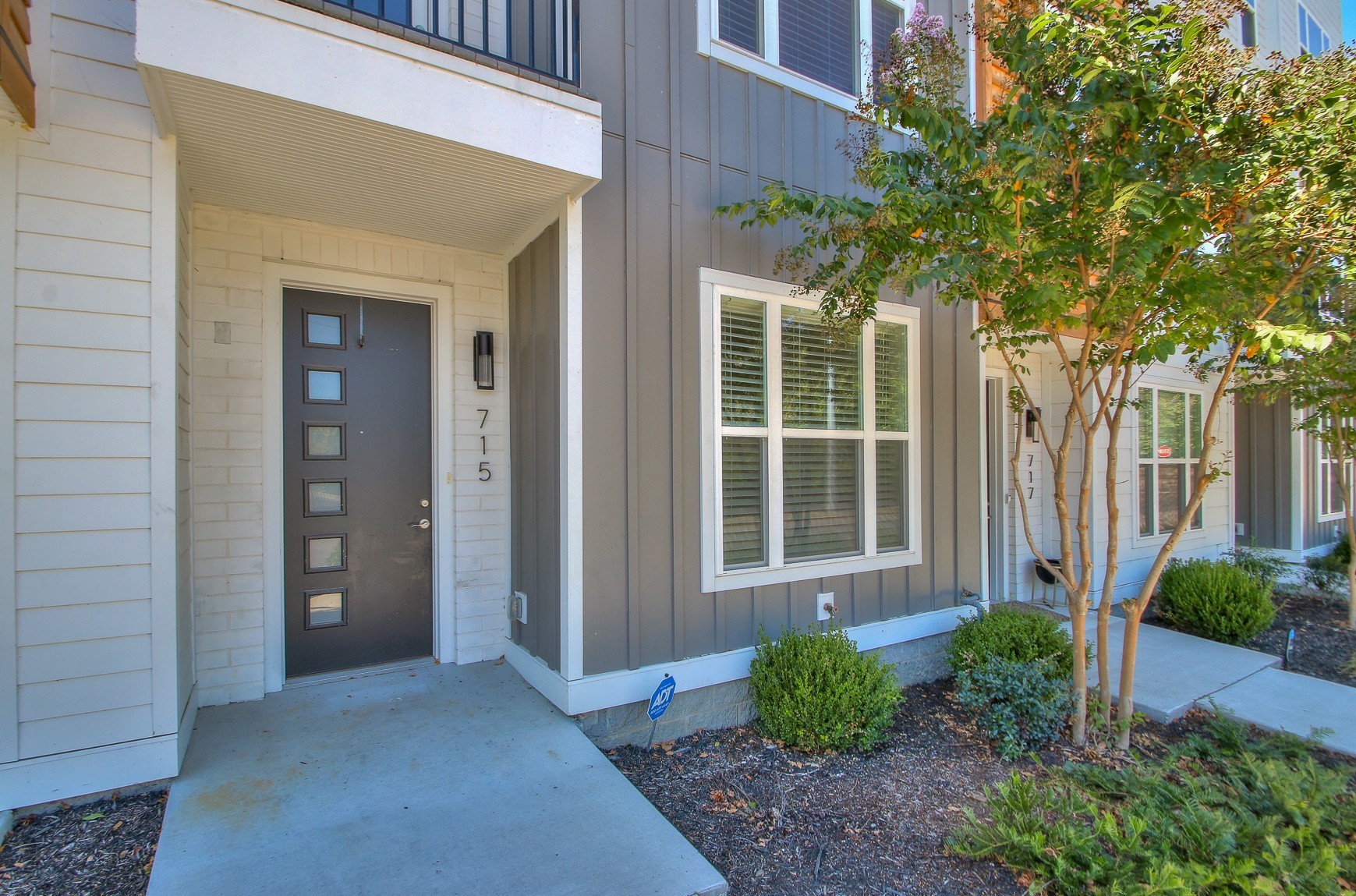 715 Vernon Ave