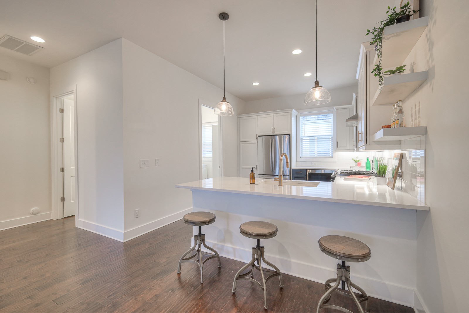715 Vernon Ave
