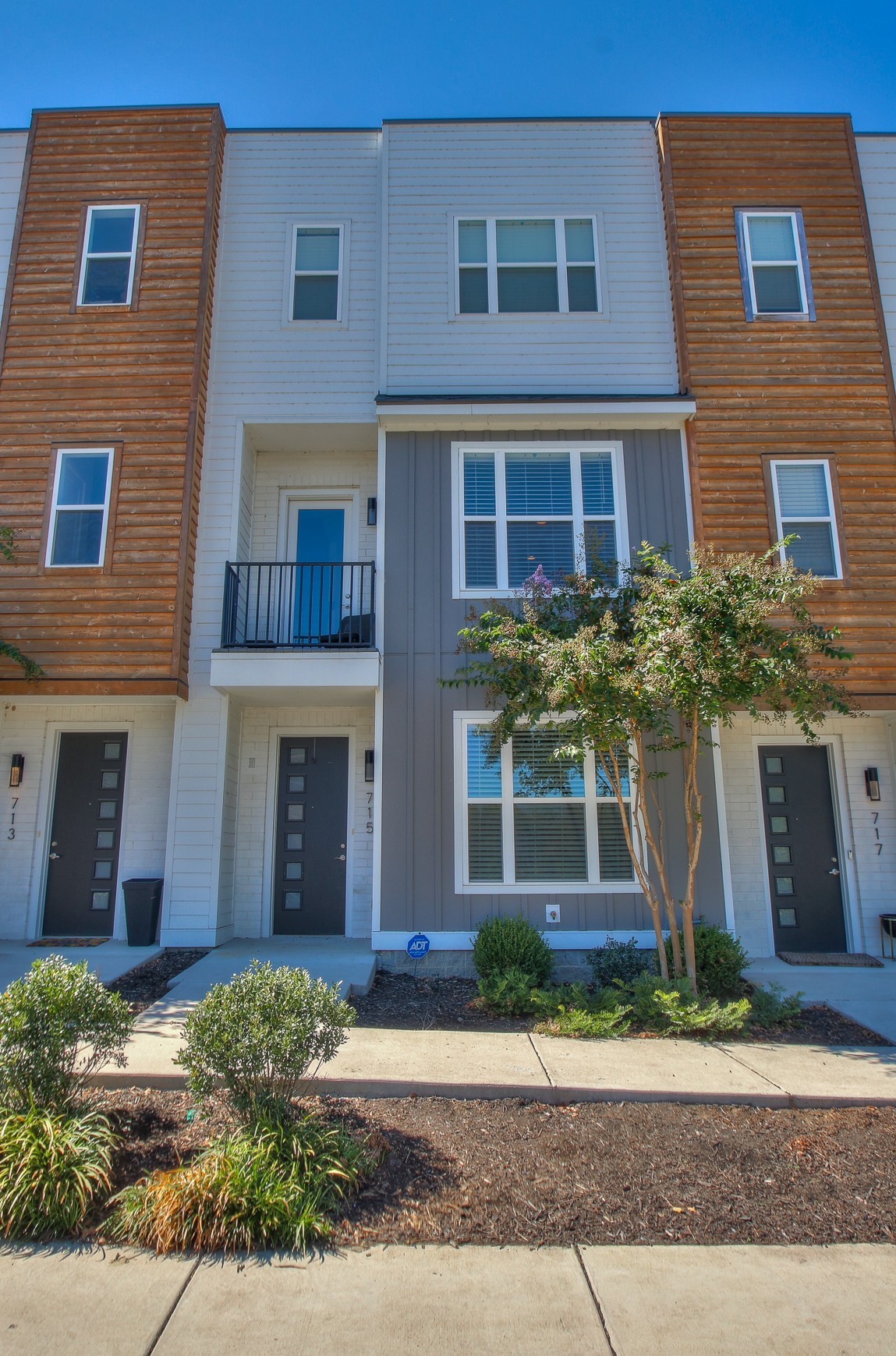 715 Vernon Ave