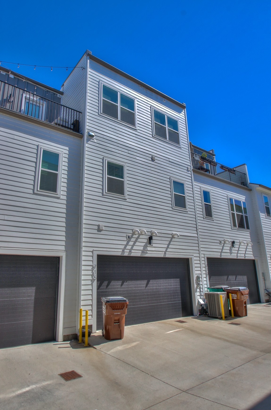 715 Vernon Ave
