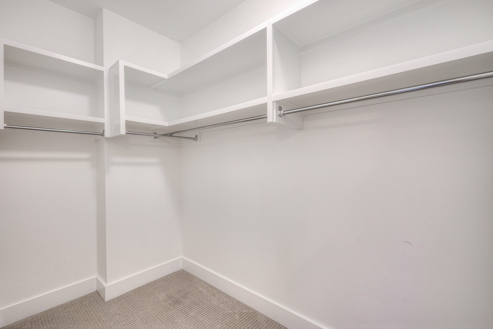 715 Vernon Ave