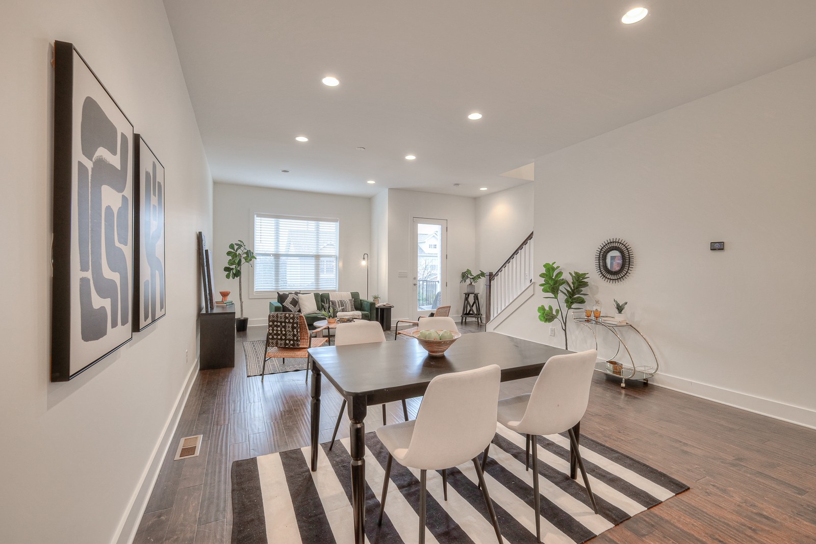 715 Vernon Ave
