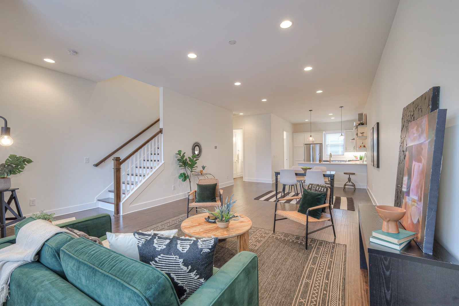 715 Vernon Ave