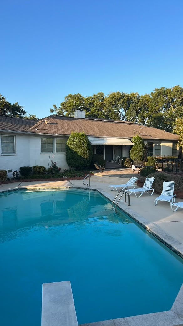 401 W Hillwood Dr