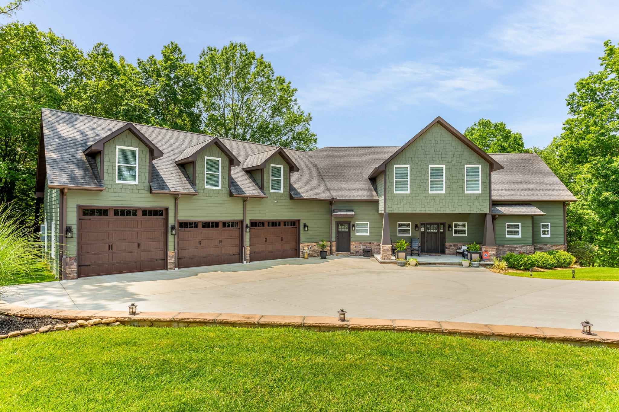 21 W Rockcrest Cir