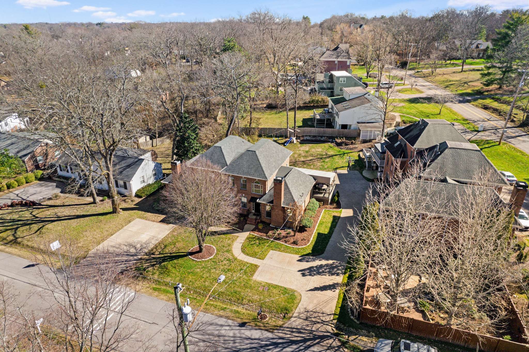 3824 Woodmont Ln