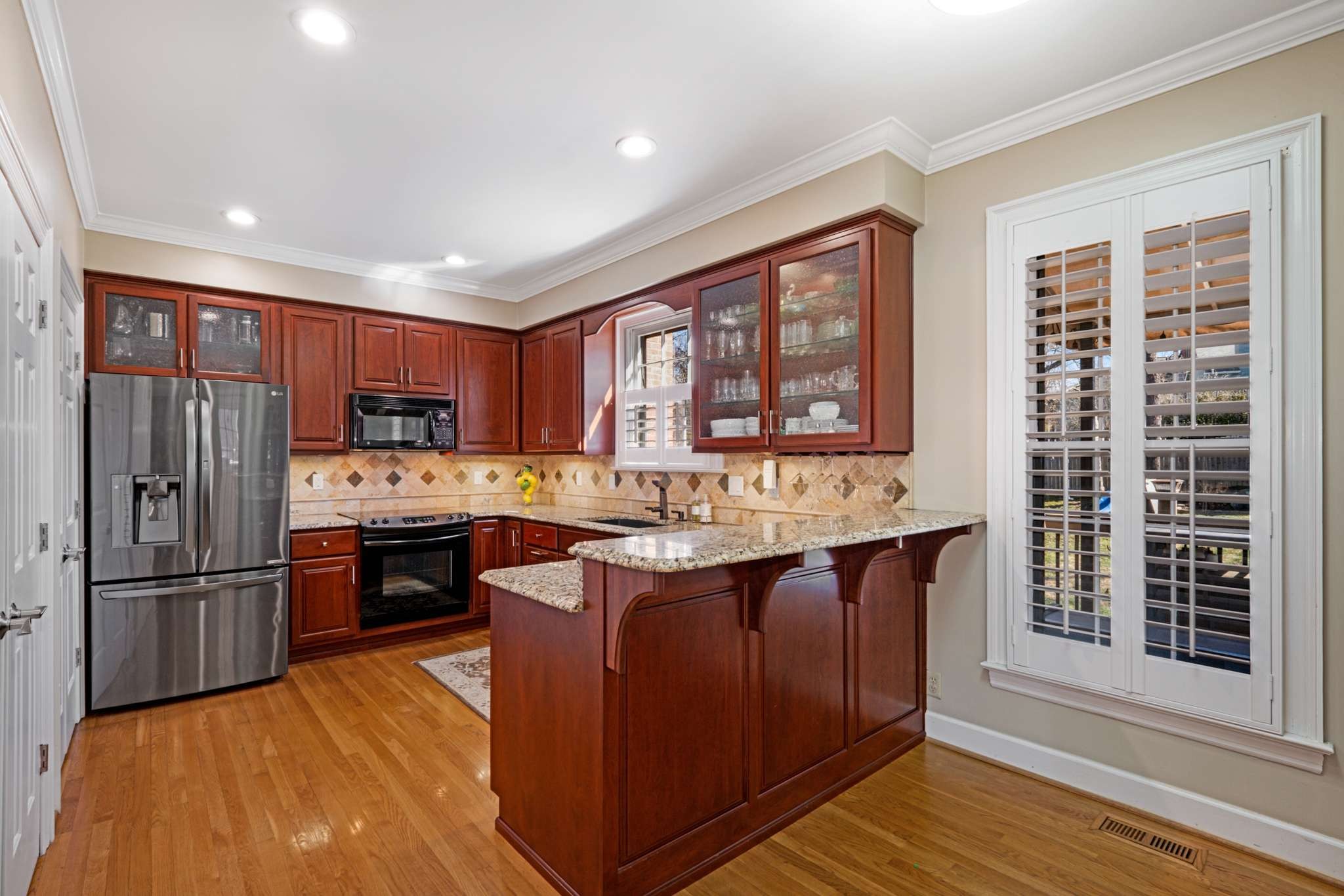 3824 Woodmont Ln