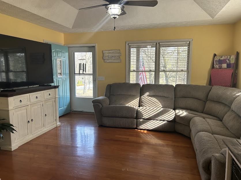 1366 Spring Creek Rd