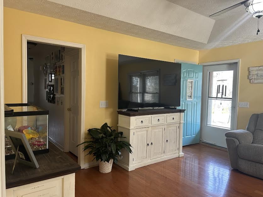 1366 Spring Creek Rd