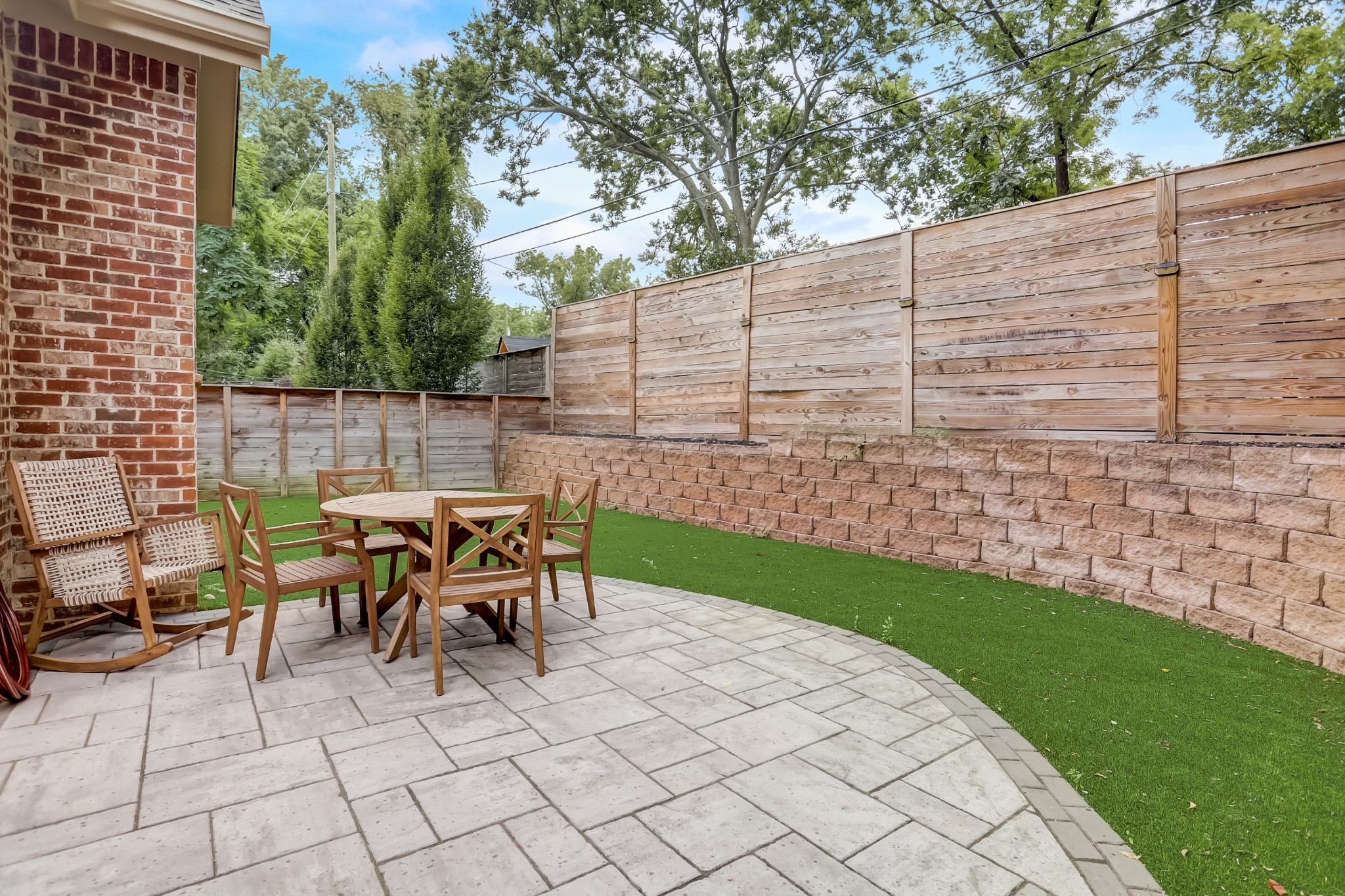 1016A Glendale Ln